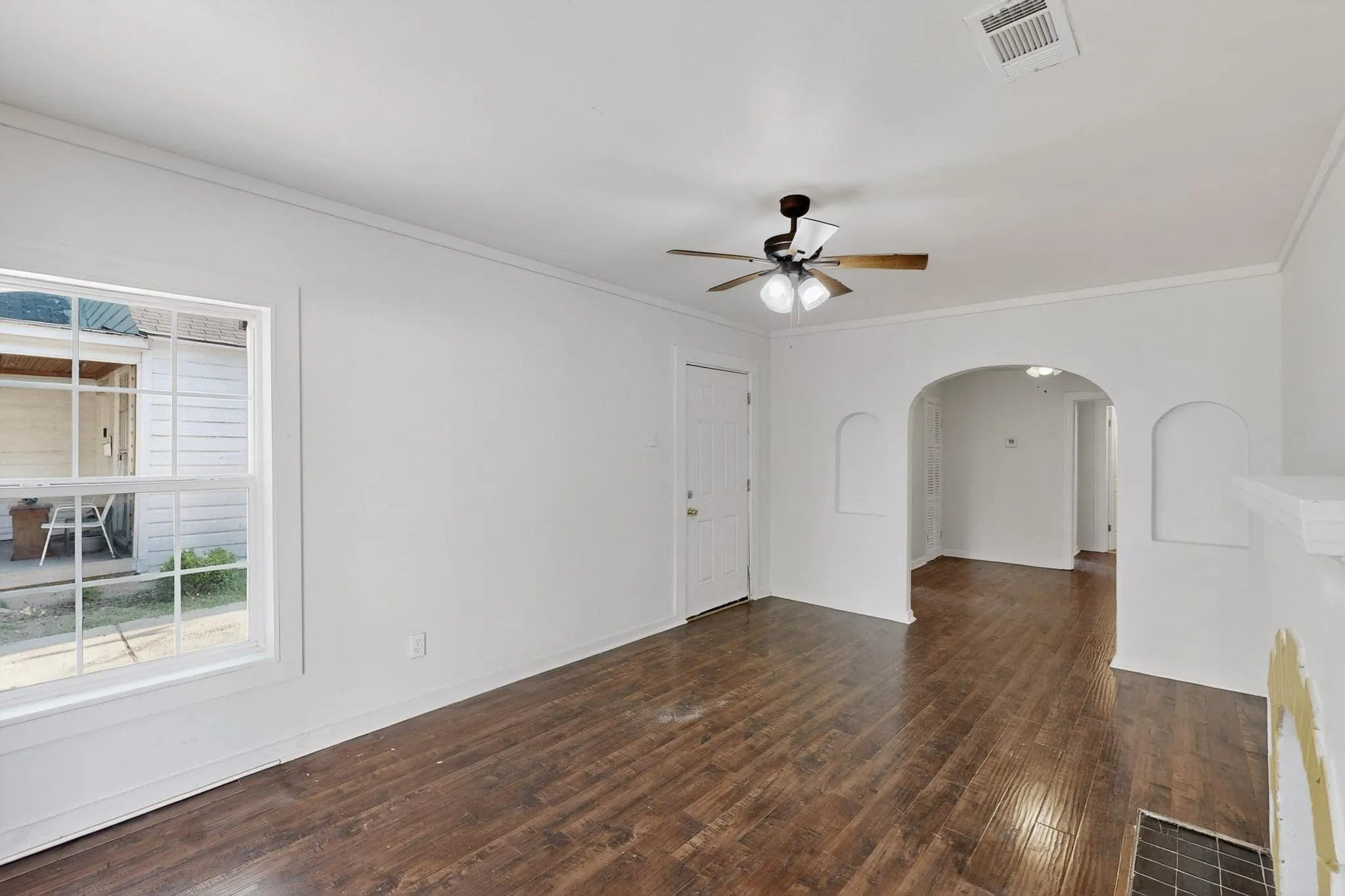 Duplex For Sale in Dallas County , 5020 Pershing Street, Dallas, Texas 75206, 2 Bedroom, 2 Bathroom, 2 Garage spaces, 0 Sqft, built in 1938, Preowned, mls#21061033, Real Estate Agent in Dallas, Homes For Sale in Dallas county, Homes For Sale in Dallas, Realtor in Dallas Texas, Real Estate Brokerage Independent Realty Texas, Luminita Cordes Realtor