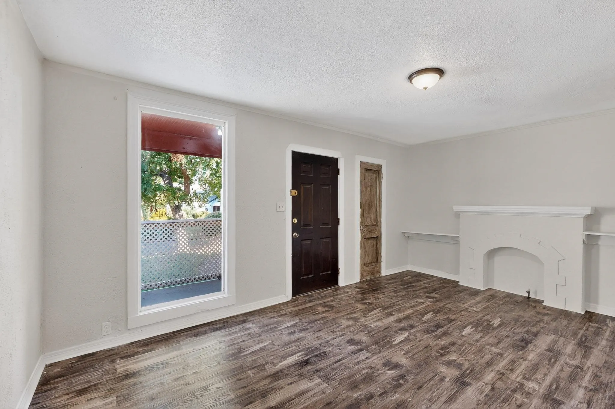 Duplex For Sale in Dallas County , 5020 Pershing Street, Dallas, Texas 75206, 2 Bedroom, 2 Bathroom, 2 Garage spaces, 0 Sqft, built in 1938, Preowned, mls#21061033, Real Estate Agent in Dallas, Homes For Sale in Dallas county, Homes For Sale in Dallas, Realtor in Dallas Texas, Real Estate Brokerage Independent Realty Texas, Luminita Cordes Realtor