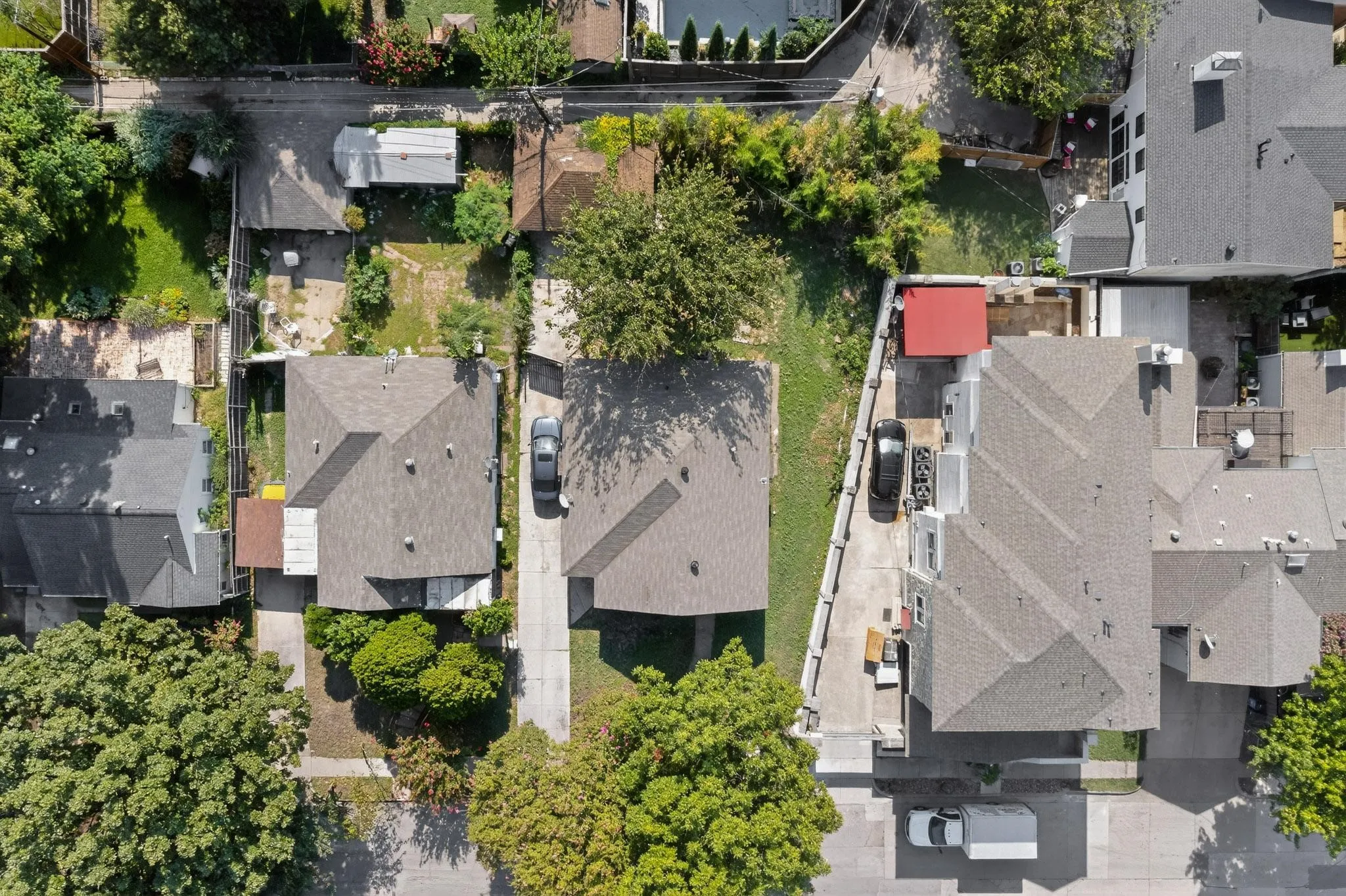 Duplex For Sale in Dallas County , 5020 Pershing Street, Dallas, Texas 75206, 2 Bedroom, 2 Bathroom, 2 Garage spaces, 0 Sqft, built in 1938, Preowned, mls#21061033, Real Estate Agent in Dallas, Homes For Sale in Dallas county, Homes For Sale in Dallas, Realtor in Dallas Texas, Real Estate Brokerage Independent Realty Texas, Luminita Cordes Realtor