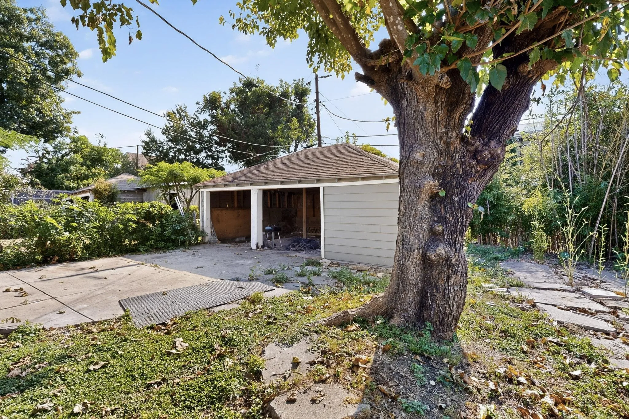 Duplex For Sale in Dallas County , 5020 Pershing Street, Dallas, Texas 75206, 2 Bedroom, 2 Bathroom, 2 Garage spaces, 0 Sqft, built in 1938, Preowned, mls#21061033, Real Estate Agent in Dallas, Homes For Sale in Dallas county, Homes For Sale in Dallas, Realtor in Dallas Texas, Real Estate Brokerage Independent Realty Texas, Luminita Cordes Realtor