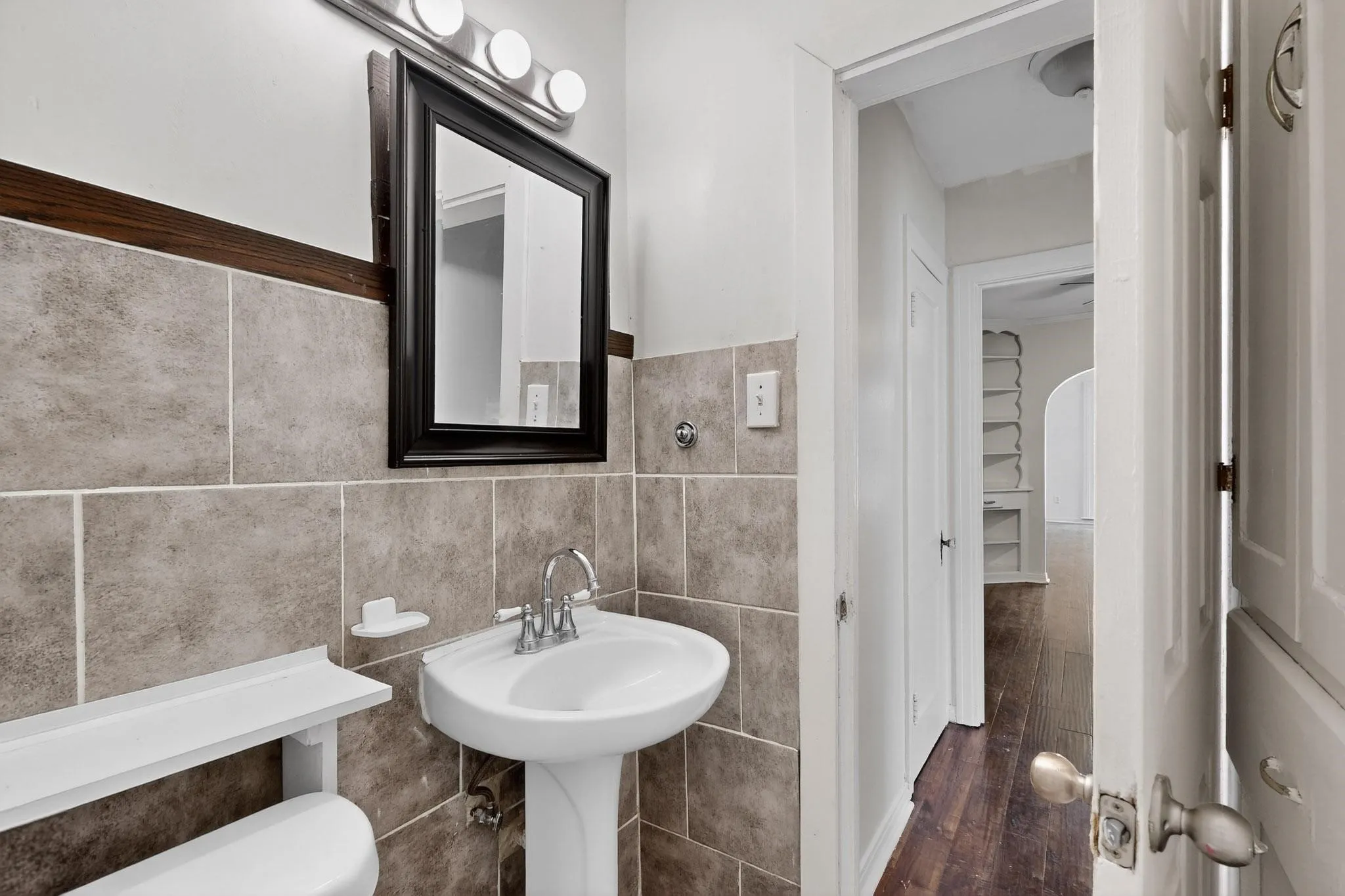 Duplex For Sale in Dallas County , 5020 Pershing Street, Dallas, Texas 75206, 2 Bedroom, 2 Bathroom, 2 Garage spaces, 0 Sqft, built in 1938, Preowned, mls#21061033, Real Estate Agent in Dallas, Homes For Sale in Dallas county, Homes For Sale in Dallas, Realtor in Dallas Texas, Real Estate Brokerage Independent Realty Texas, Luminita Cordes Realtor