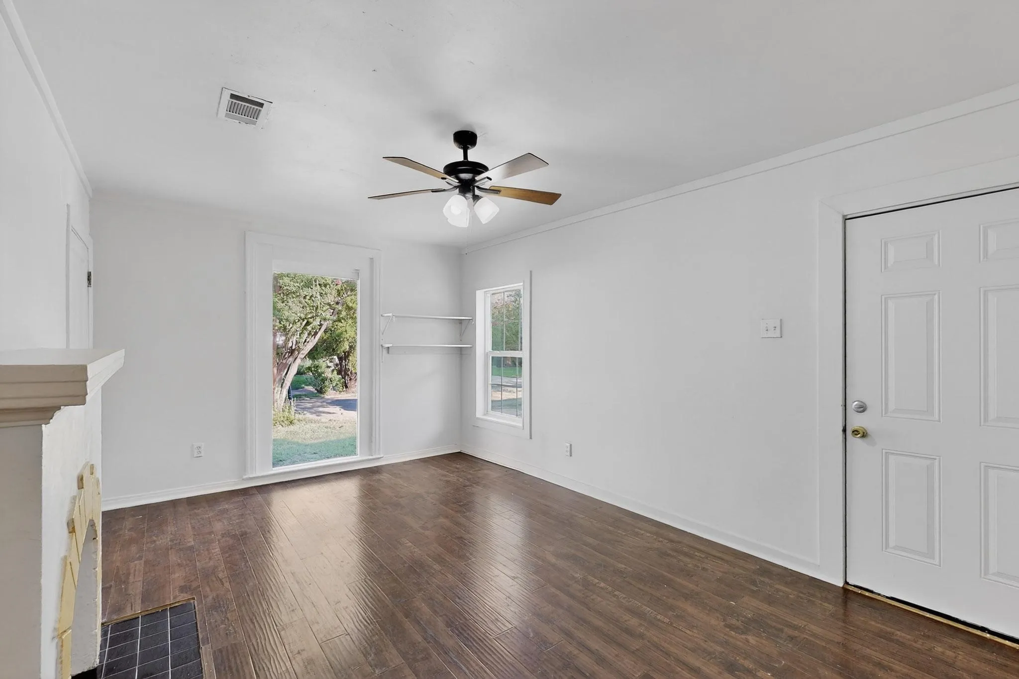 Duplex For Sale in Dallas County , 5020 Pershing Street, Dallas, Texas 75206, 2 Bedroom, 2 Bathroom, 2 Garage spaces, 0 Sqft, built in 1938, Preowned, mls#21061033, Real Estate Agent in Dallas, Homes For Sale in Dallas county, Homes For Sale in Dallas, Realtor in Dallas Texas, Real Estate Brokerage Independent Realty Texas, Luminita Cordes Realtor