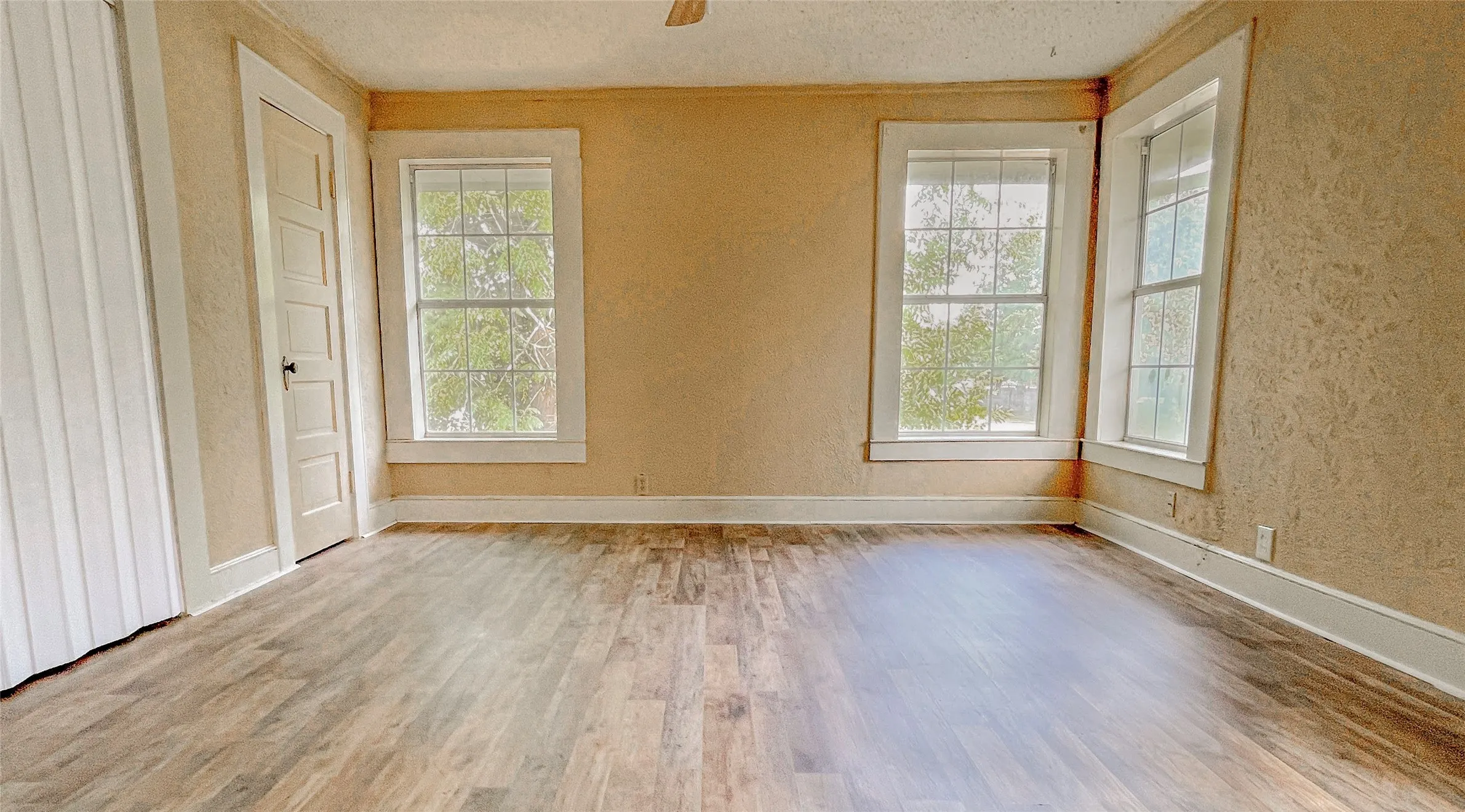 Single Family Residence For Sale in Palo Pinto County , 1401 Highway 180 W, Mineral Wells, Texas 76067, 4 Bedroom, 2 Bathroom, Garage spaces, 2,408 Sqft, built in 1948, Preowned, mls#21064934, Real Estate Agent in Mineral Wells, Homes For Sale in Palo Pinto county, Homes For Sale in Mineral Wells, Realtor in Mineral Wells Texas, Real Estate Brokerage Independent Realty Texas, Luminita Cordes Realtor