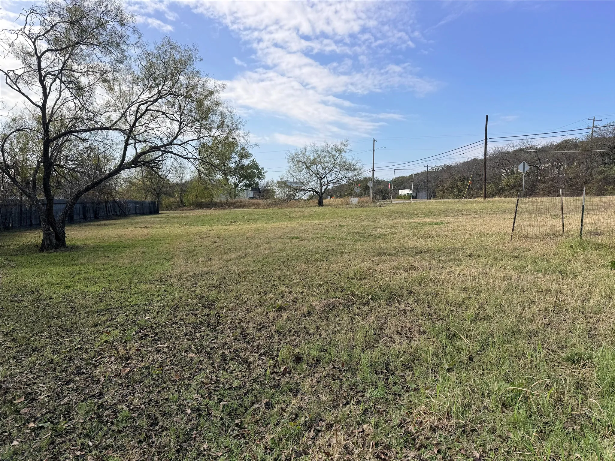 Single Family Residence For Sale in Palo Pinto County , 1401 Highway 180 W, Mineral Wells, Texas 76067, 4 Bedroom, 2 Bathroom, Garage spaces, 2,408 Sqft, built in 1948, Preowned, mls#21064934, Real Estate Agent in Mineral Wells, Homes For Sale in Palo Pinto county, Homes For Sale in Mineral Wells, Realtor in Mineral Wells Texas, Real Estate Brokerage Independent Realty Texas, Luminita Cordes Realtor