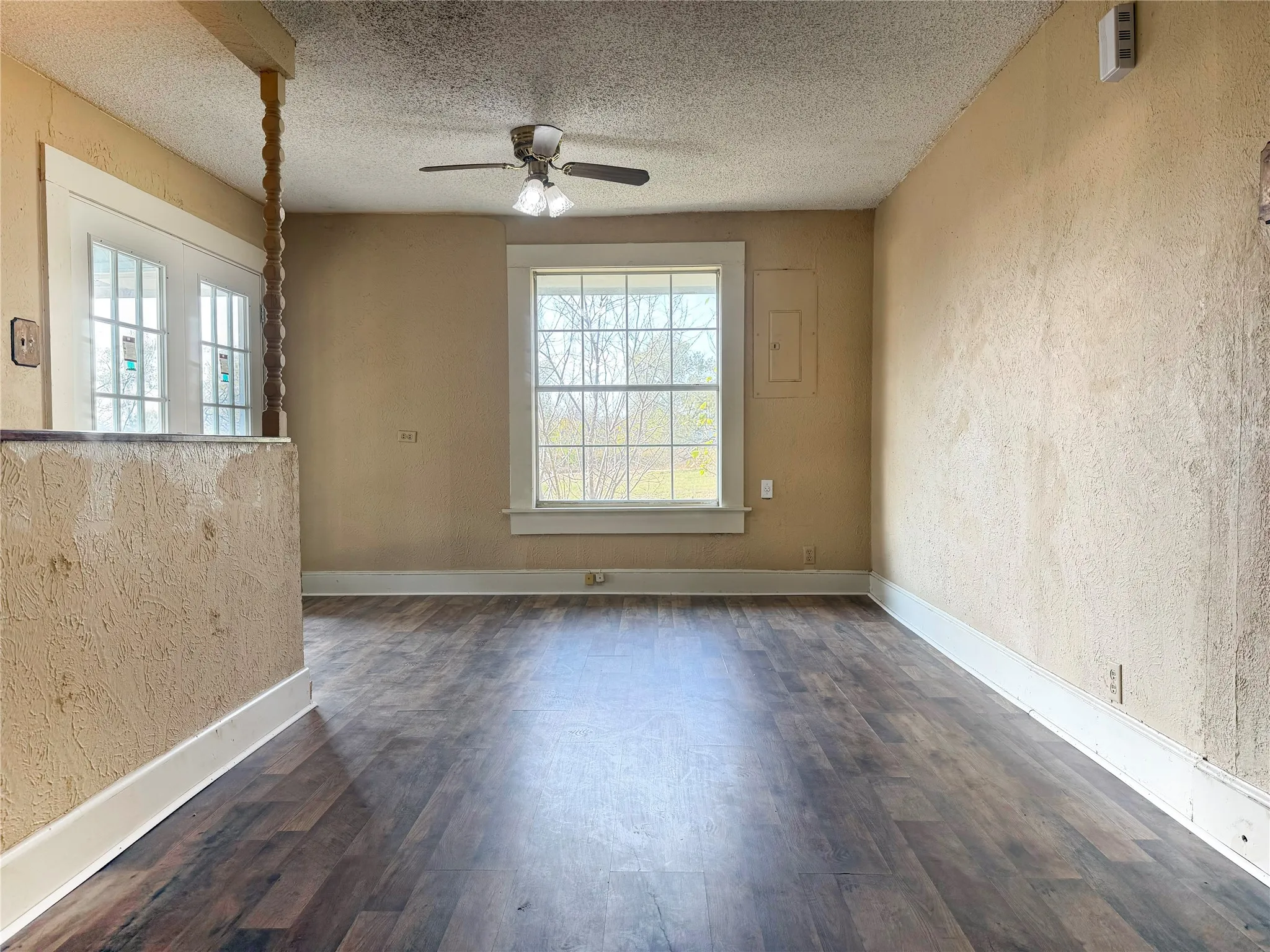 Single Family Residence For Sale in Palo Pinto County , 1401 Highway 180 W, Mineral Wells, Texas 76067, 4 Bedroom, 2 Bathroom, Garage spaces, 2,408 Sqft, built in 1948, Preowned, mls#21064934, Real Estate Agent in Mineral Wells, Homes For Sale in Palo Pinto county, Homes For Sale in Mineral Wells, Realtor in Mineral Wells Texas, Real Estate Brokerage Independent Realty Texas, Luminita Cordes Realtor