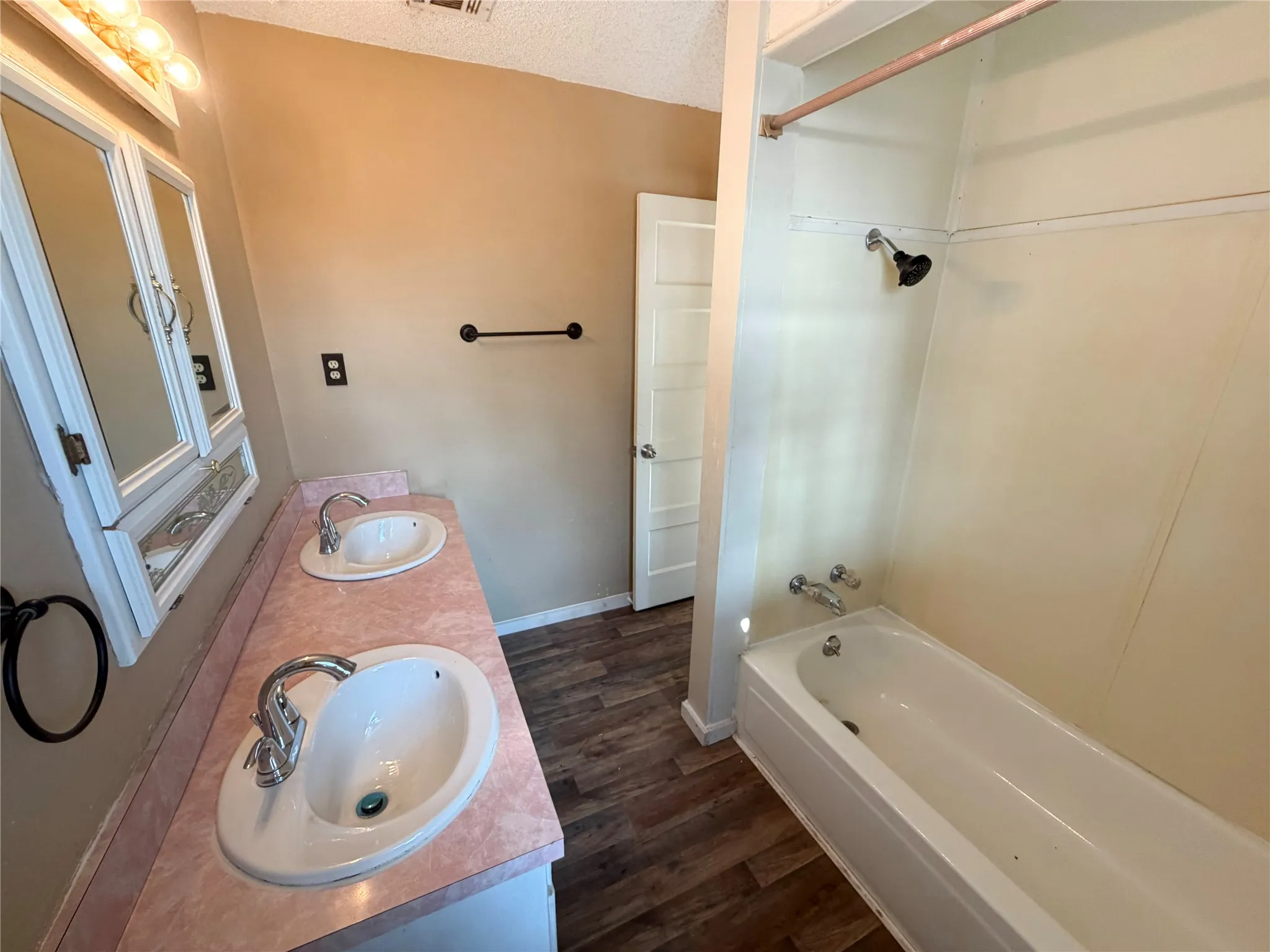 Single Family Residence For Sale in Palo Pinto County , 1401 Highway 180 W, Mineral Wells, Texas 76067, 4 Bedroom, 2 Bathroom, Garage spaces, 2,408 Sqft, built in 1948, Preowned, mls#21064934, Real Estate Agent in Mineral Wells, Homes For Sale in Palo Pinto county, Homes For Sale in Mineral Wells, Realtor in Mineral Wells Texas, Real Estate Brokerage Independent Realty Texas, Luminita Cordes Realtor