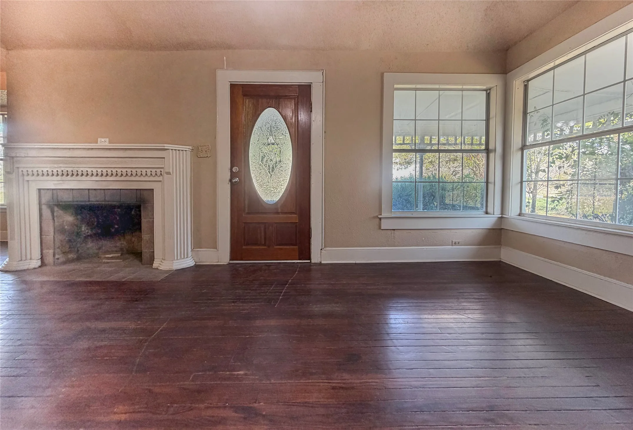 Single Family Residence For Sale in Palo Pinto County , 1401 Highway 180 W, Mineral Wells, Texas 76067, 4 Bedroom, 2 Bathroom, Garage spaces, 2,408 Sqft, built in 1948, Preowned, mls#21064934, Real Estate Agent in Mineral Wells, Homes For Sale in Palo Pinto county, Homes For Sale in Mineral Wells, Realtor in Mineral Wells Texas, Real Estate Brokerage Independent Realty Texas, Luminita Cordes Realtor