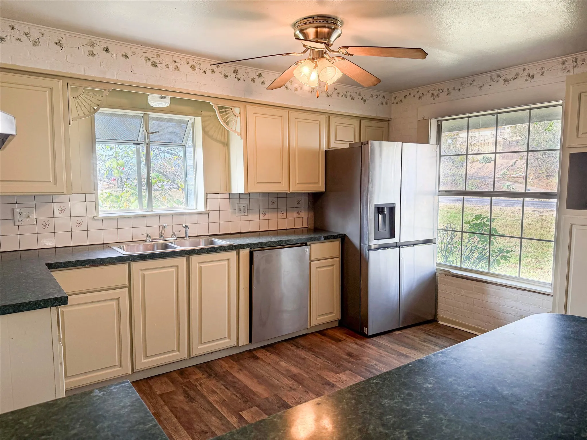 Single Family Residence For Sale in Palo Pinto County , 1401 Highway 180 W, Mineral Wells, Texas 76067, 4 Bedroom, 2 Bathroom, Garage spaces, 2,408 Sqft, built in 1948, Preowned, mls#21064934, Real Estate Agent in Mineral Wells, Homes For Sale in Palo Pinto county, Homes For Sale in Mineral Wells, Realtor in Mineral Wells Texas, Real Estate Brokerage Independent Realty Texas, Luminita Cordes Realtor