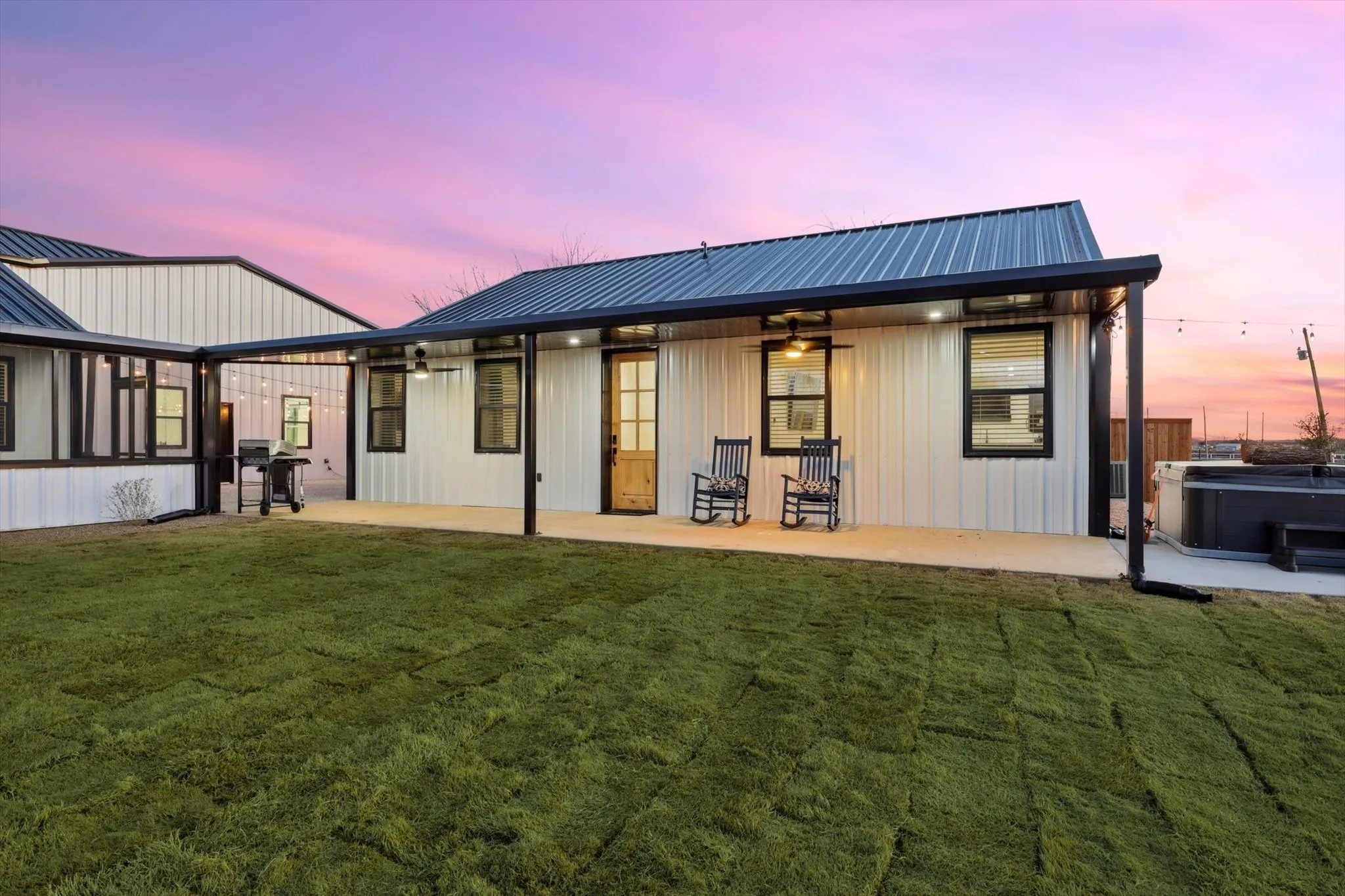 Single Family Residence For Sale in Palo Pinto County , 413 Hoot Avenue, Graford, Texas 76449, 7 Bedroom, 6 Bathroom, 4 Garage spaces, 3,920 Sqft, built in 2022, mls#21064724, Real Estate Agent in Graford, Homes For Sale in Palo Pinto county, Homes For Sale in Graford, Realtor in Graford Texas, Real Estate Brokerage Independent Realty Texas, Luminita Cordes Realtor