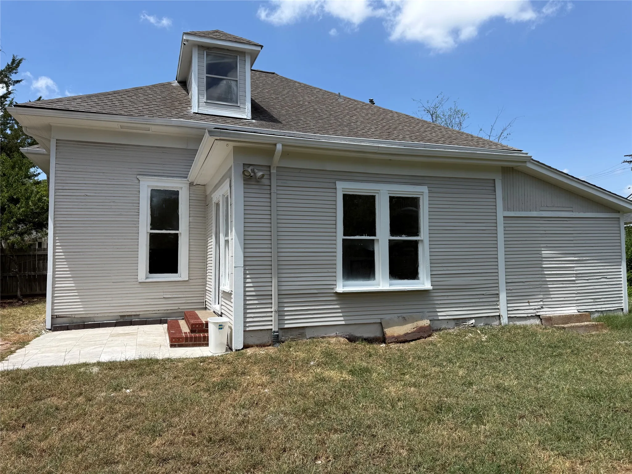 Single Family Residence For Sale in Hunt County , 1210 Monroe Street, Commerce, Texas 75428, 4 Bedroom, 2 Bathroom, Garage spaces, 2,185 Sqft, built in 1905, mls#21063259, Real Estate Agent in Commerce, Homes For Sale in Hunt county, Homes For Sale in Commerce, Realtor in Commerce Texas, Real Estate Brokerage Independent Realty Texas, Luminita Cordes Realtor
