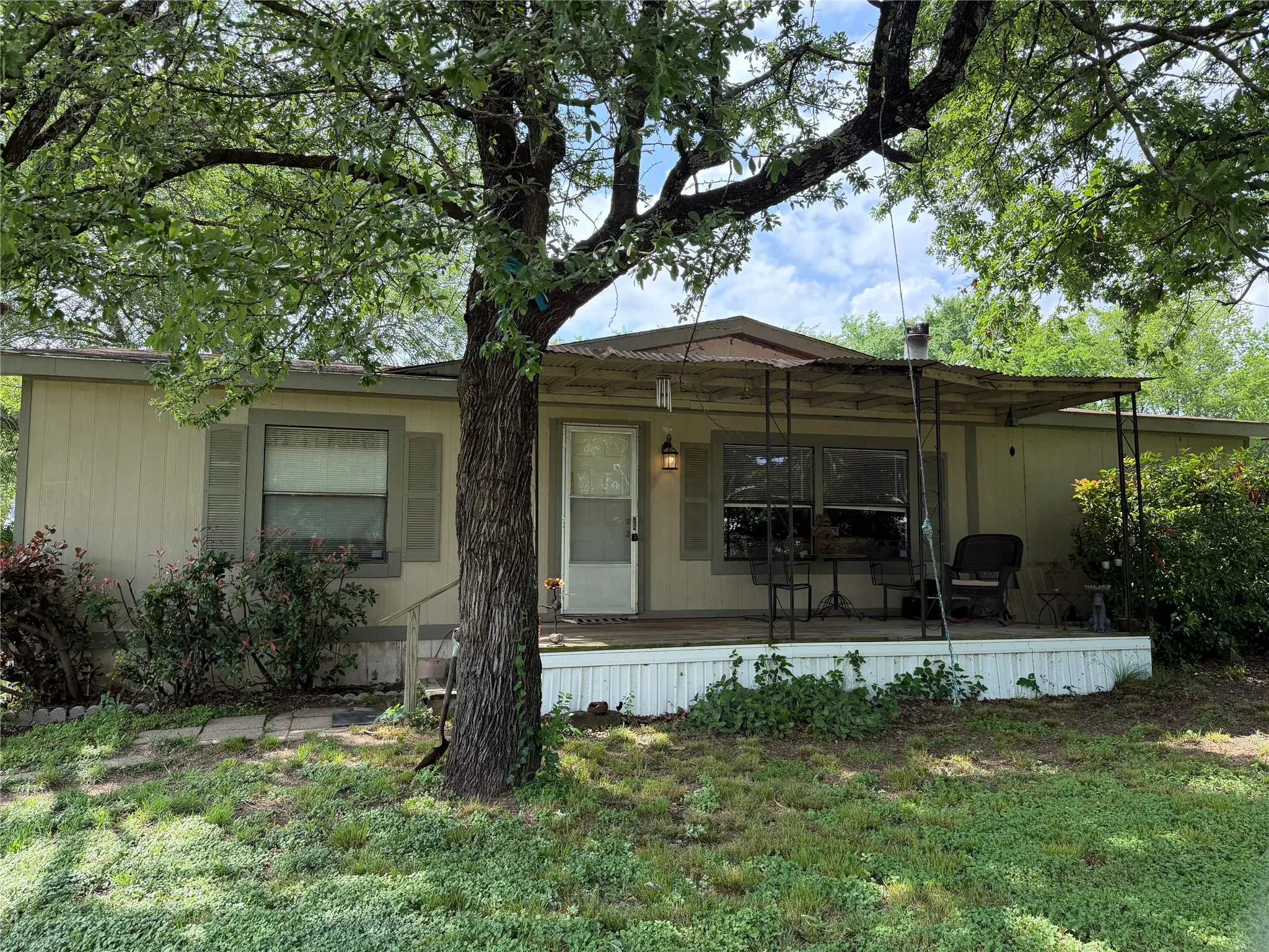Mobile Home For Sale in Henderson County , 1048 Red Bird, Seven Points, Texas 75143, 3 Bedroom, 2 Bathroom, Garage spaces, 1,344 Sqft, built in 1984, Preowned, mls#21060838, Real Estate Agent in Seven Points, Homes For Sale in Henderson county, Homes For Sale in Seven Points, Realtor in Seven Points Texas, Real Estate Brokerage Independent Realty Texas, Luminita Cordes Realtor