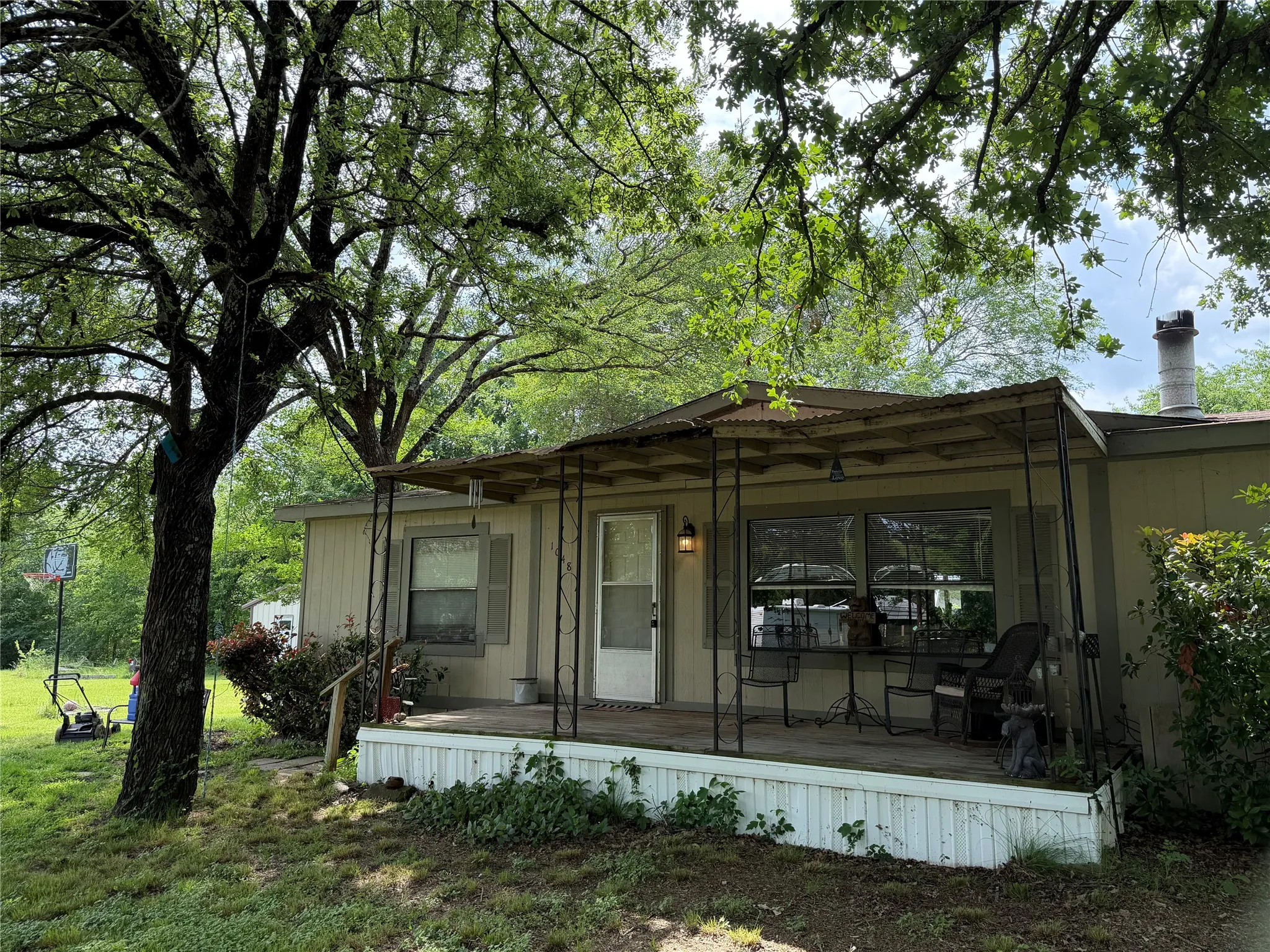 Mobile Home For Sale in Henderson County , 1048 Red Bird, Seven Points, Texas 75143, 3 Bedroom, 2 Bathroom, Garage spaces, 1,344 Sqft, built in 1984, Preowned, mls#21060838, Real Estate Agent in Seven Points, Homes For Sale in Henderson county, Homes For Sale in Seven Points, Realtor in Seven Points Texas, Real Estate Brokerage Independent Realty Texas, Luminita Cordes Realtor
