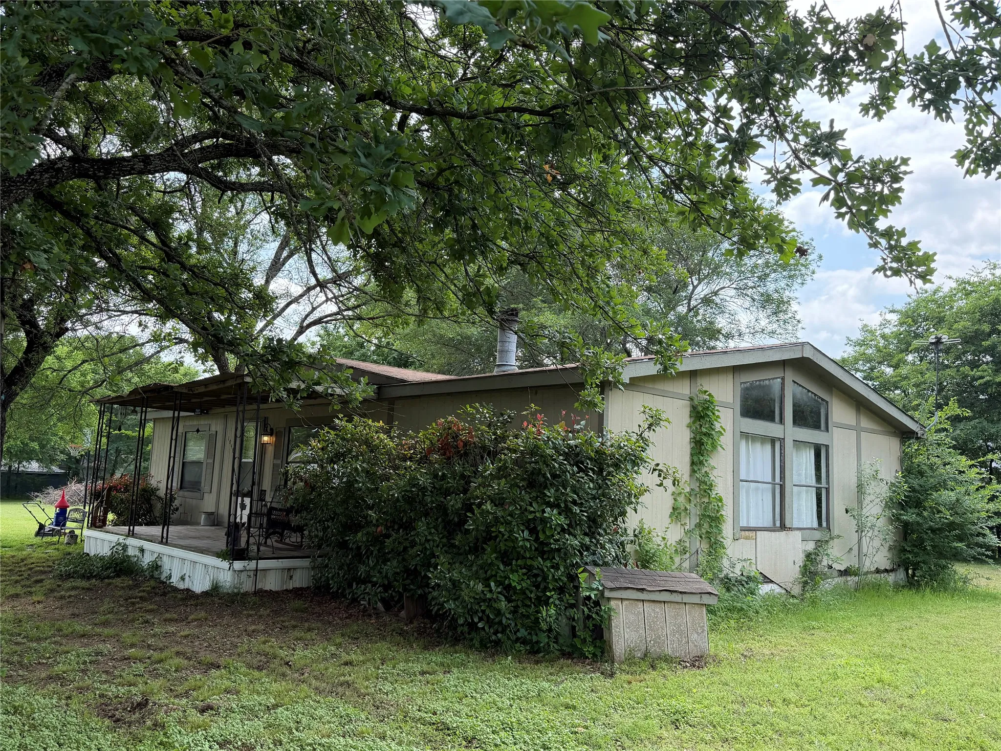 Mobile Home For Sale in Henderson County , 1048 Red Bird, Seven Points, Texas 75143, 3 Bedroom, 2 Bathroom, Garage spaces, 1,344 Sqft, built in 1984, Preowned, mls#21060838, Real Estate Agent in Seven Points, Homes For Sale in Henderson county, Homes For Sale in Seven Points, Realtor in Seven Points Texas, Real Estate Brokerage Independent Realty Texas, Luminita Cordes Realtor