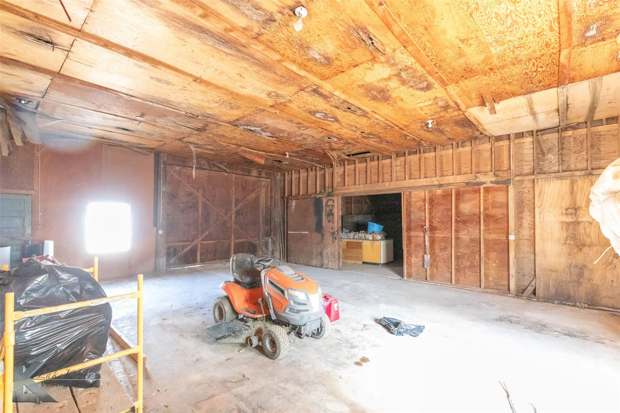 Industrial For Rent in Taylor County , 133 A S Treadaway Boulevard, Abilene, Texas 79602, 0, 0, Garage spaces, 0 Sqft, built in 1962, Preowned, Price $6,500, mls#21061269, Real Estate Agent in Abilene, Homes For Rent in Taylor county, Homes For Rent in Abilene, Realtor in Abilene Texas, Real Estate Brokerage Independent Realty Texas, Luminita Cordes Realtor