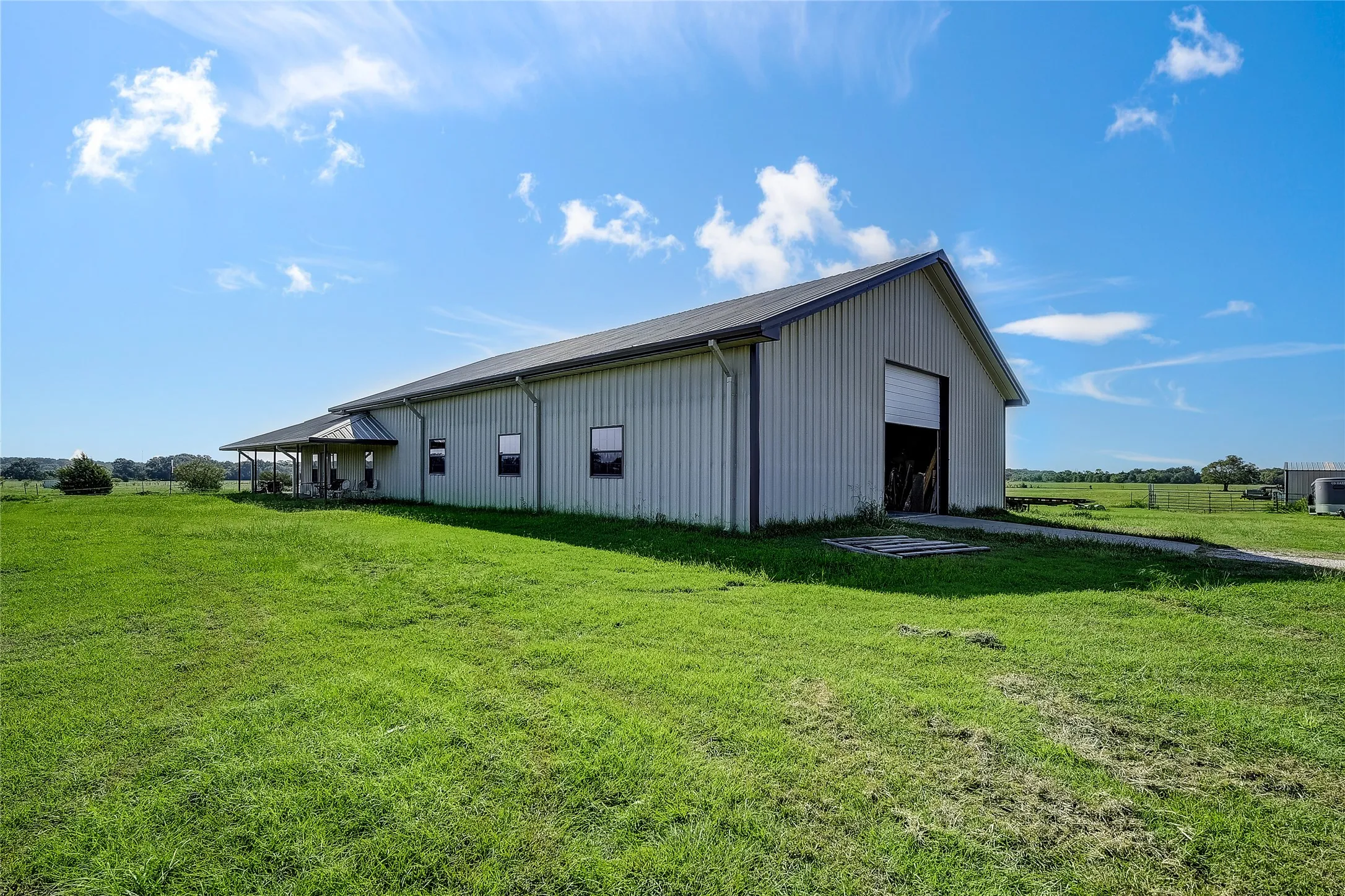 Farm For Sale in Grayson County , 808 W Line Road, Whitesboro, Texas 76273, 3 Bedrooms, 3 Bathrooms, Garage spaces, 2,000 Sqft, built in 2007, Preowned, Price $3,500,000, mls#21065085, Real Estate Agent in Whitesboro, Homes For Sale in Grayson county, Homes For Sale in Whitesboro, Realtor in Whitesboro Texas, Real Estate Brokerage Independent Realty Texas, Luminita Cordes Realtor