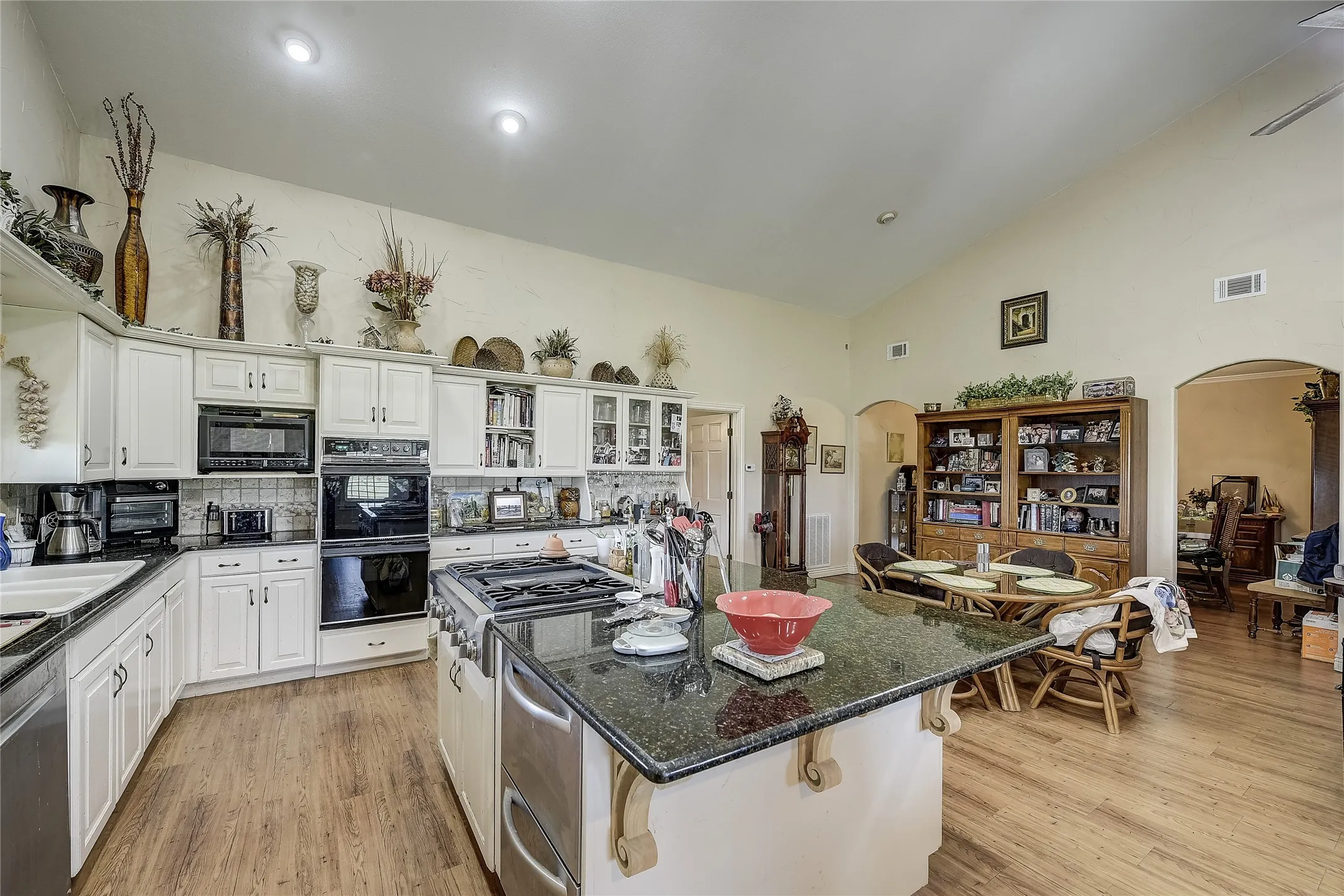 Farm For Sale in Grayson County , 808 W Line Road, Whitesboro, Texas 76273, 3 Bedrooms, 3 Bathrooms, Garage spaces, 2,000 Sqft, built in 2007, Preowned, Price $3,500,000, mls#21065085, Real Estate Agent in Whitesboro, Homes For Sale in Grayson county, Homes For Sale in Whitesboro, Realtor in Whitesboro Texas, Real Estate Brokerage Independent Realty Texas, Luminita Cordes Realtor