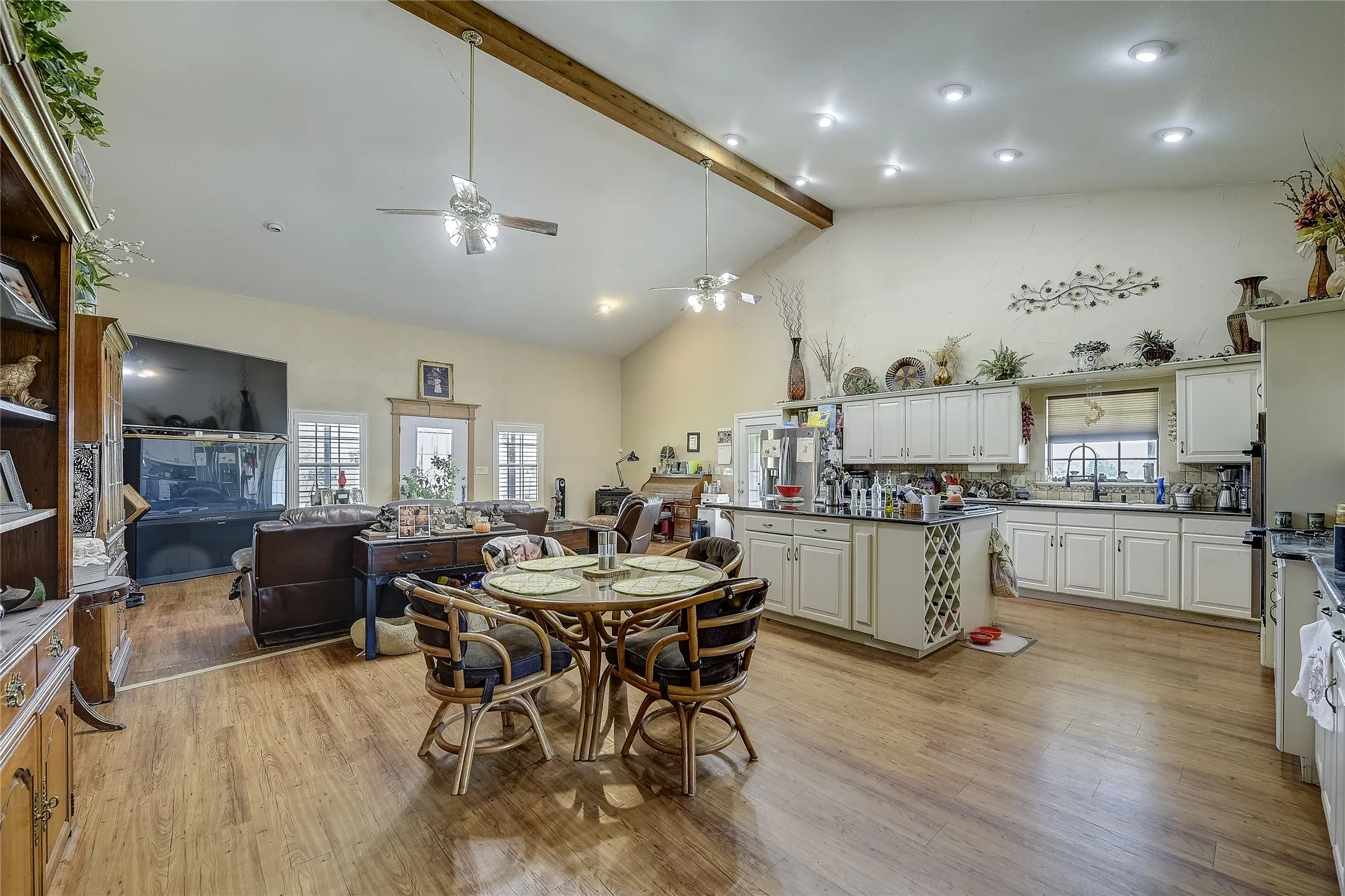 Farm For Sale in Grayson County , 808 W Line Road, Whitesboro, Texas 76273, 3 Bedrooms, 3 Bathrooms, Garage spaces, 2,000 Sqft, built in 2007, Preowned, Price $3,500,000, mls#21065085, Real Estate Agent in Whitesboro, Homes For Sale in Grayson county, Homes For Sale in Whitesboro, Realtor in Whitesboro Texas, Real Estate Brokerage Independent Realty Texas, Luminita Cordes Realtor