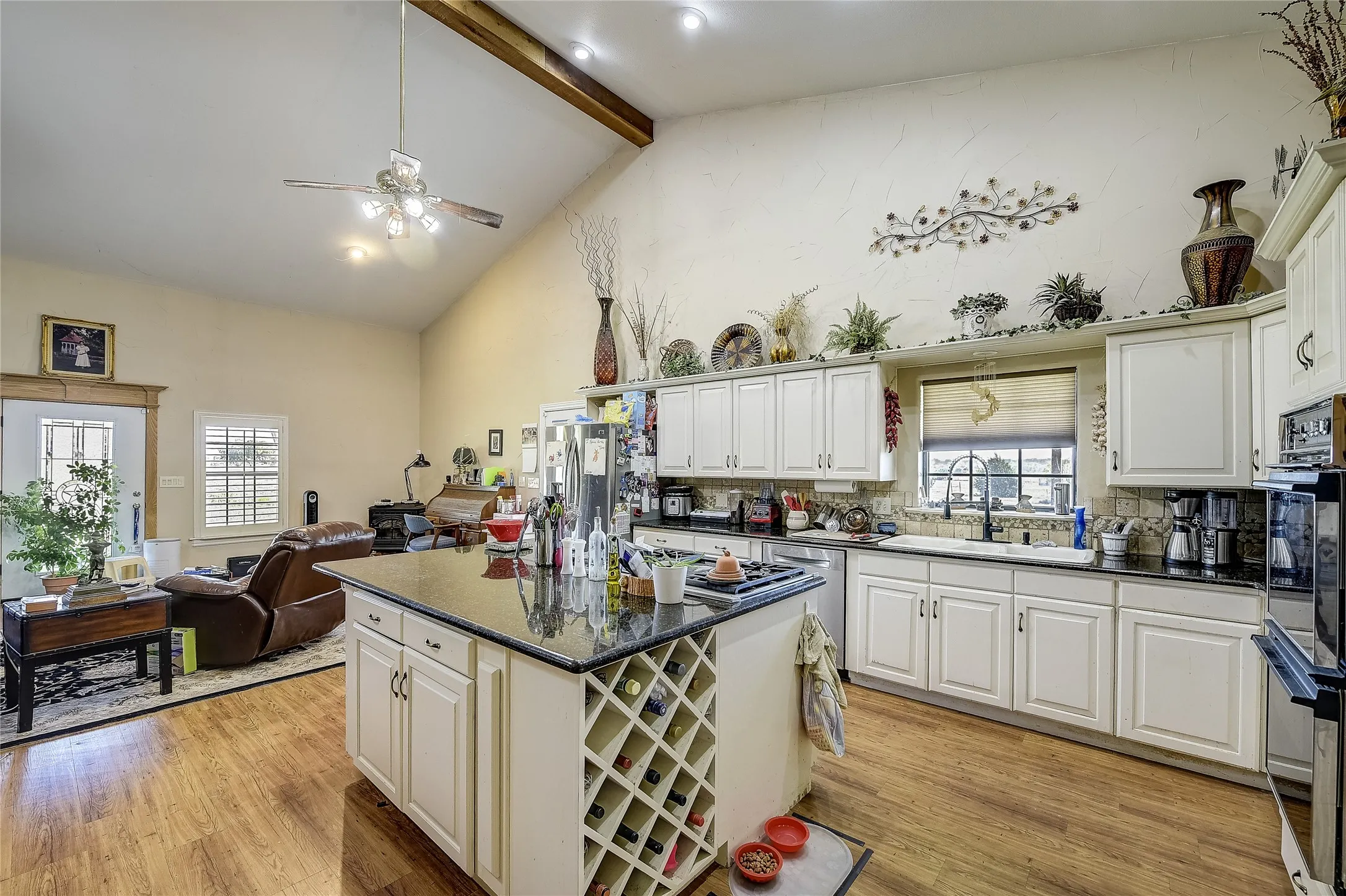 Farm For Sale in Grayson County , 808 W Line Road, Whitesboro, Texas 76273, 3 Bedrooms, 3 Bathrooms, Garage spaces, 2,000 Sqft, built in 2007, Preowned, Price $3,500,000, mls#21065085, Real Estate Agent in Whitesboro, Homes For Sale in Grayson county, Homes For Sale in Whitesboro, Realtor in Whitesboro Texas, Real Estate Brokerage Independent Realty Texas, Luminita Cordes Realtor