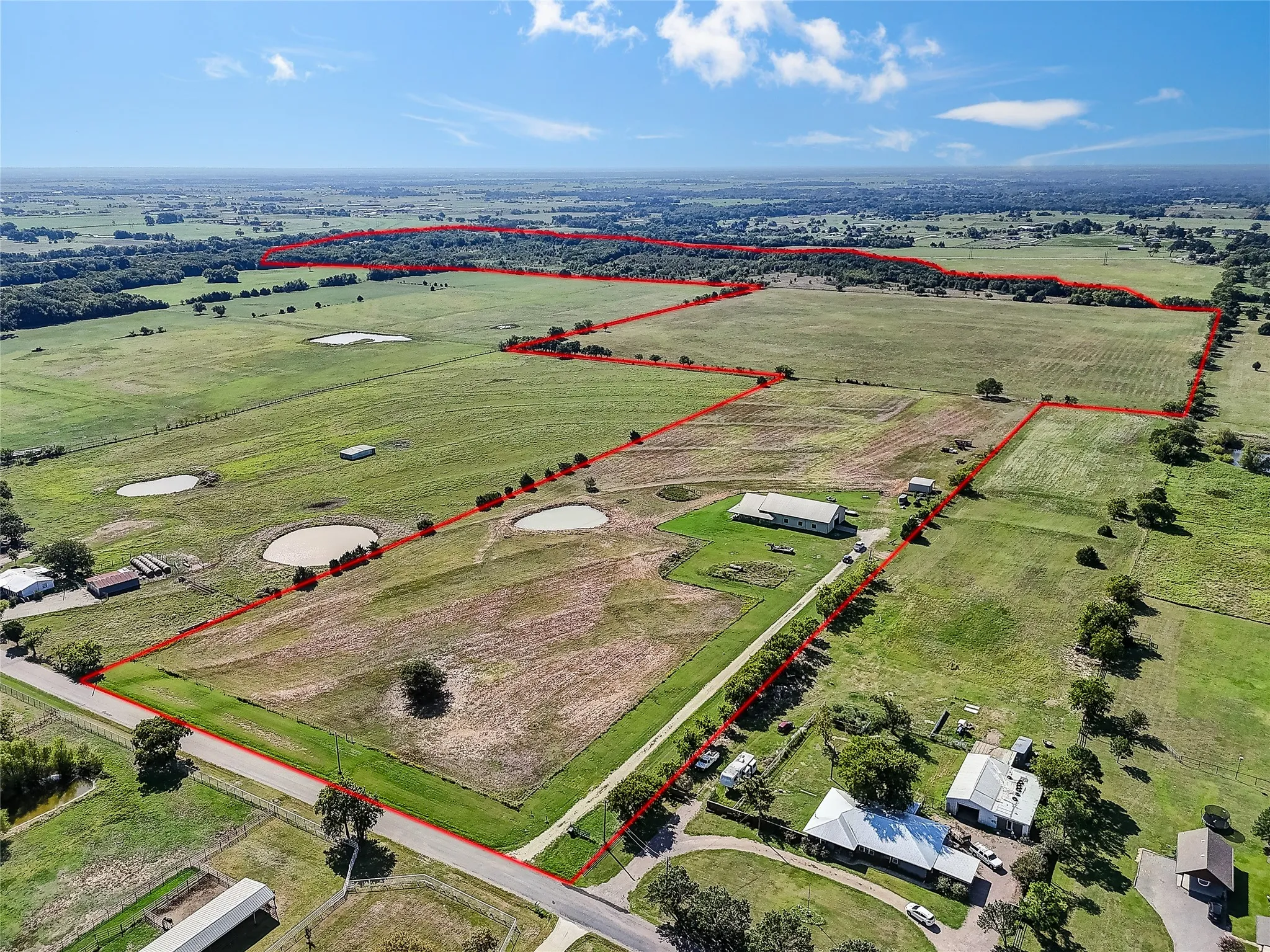 Farm For Sale in Grayson County , 808 W Line Road, Whitesboro, Texas 76273, 3 Bedrooms, 3 Bathrooms, Garage spaces, 2,000 Sqft, built in 2007, Preowned, Price $3,500,000, mls#21065085, Real Estate Agent in Whitesboro, Homes For Sale in Grayson county, Homes For Sale in Whitesboro, Realtor in Whitesboro Texas, Real Estate Brokerage Independent Realty Texas, Luminita Cordes Realtor