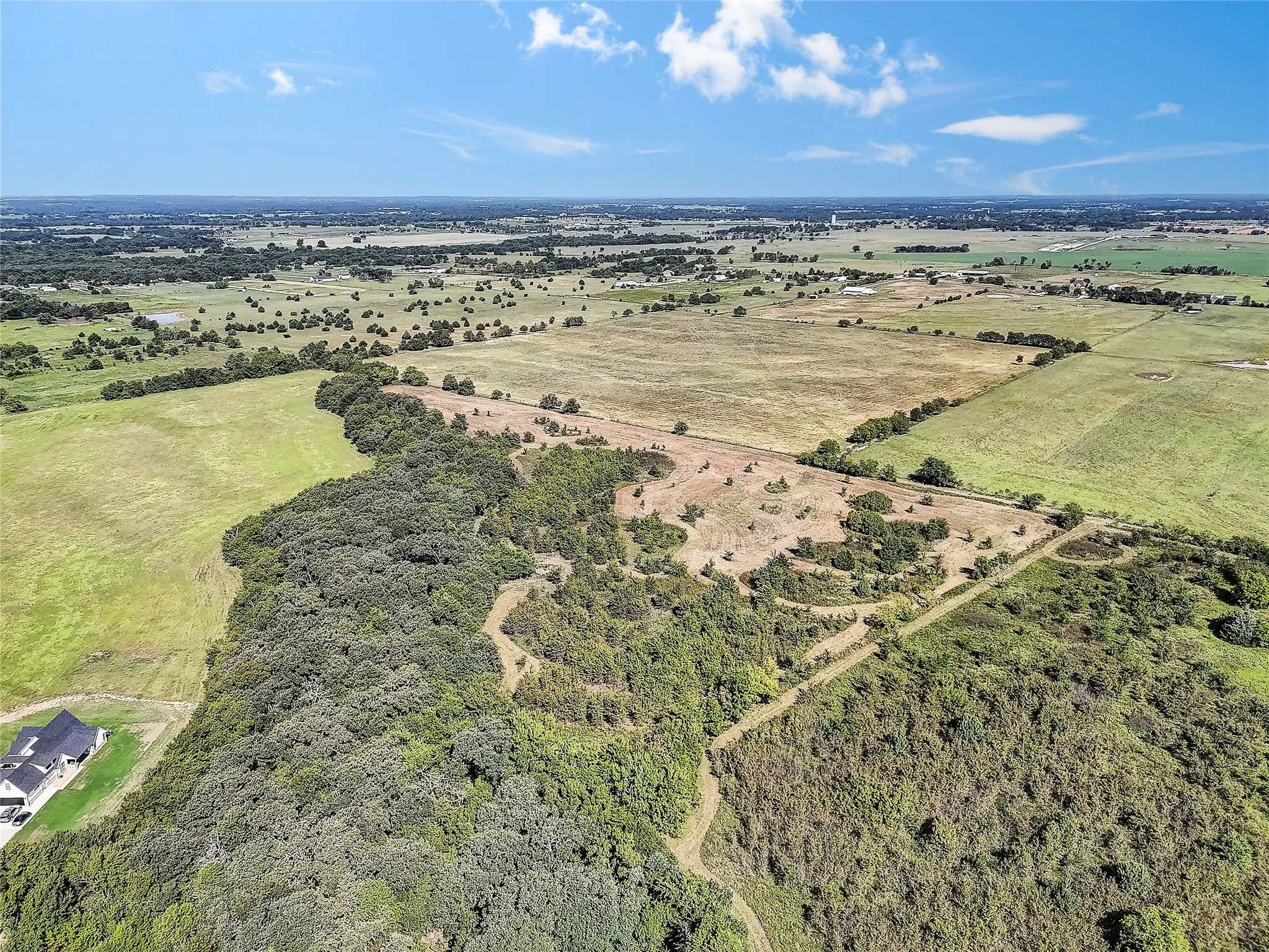Farm For Sale in Grayson County , 808 W Line Road, Whitesboro, Texas 76273, 3 Bedrooms, 3 Bathrooms, Garage spaces, 2,000 Sqft, built in 2007, Preowned, Price $3,500,000, mls#21065085, Real Estate Agent in Whitesboro, Homes For Sale in Grayson county, Homes For Sale in Whitesboro, Realtor in Whitesboro Texas, Real Estate Brokerage Independent Realty Texas, Luminita Cordes Realtor
