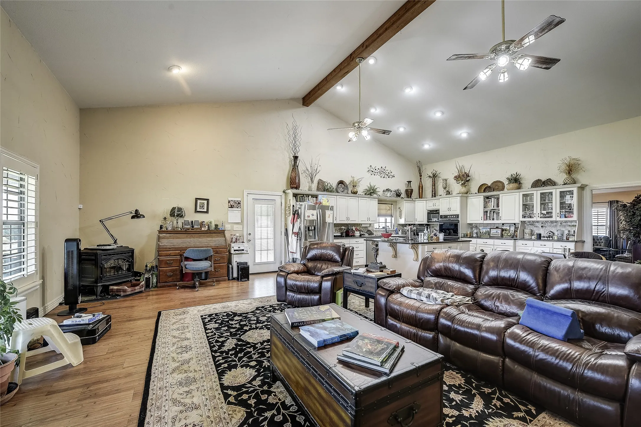 Farm For Sale in Grayson County , 808 W Line Road, Whitesboro, Texas 76273, 3 Bedrooms, 3 Bathrooms, Garage spaces, 2,000 Sqft, built in 2007, Preowned, Price $3,500,000, mls#21065085, Real Estate Agent in Whitesboro, Homes For Sale in Grayson county, Homes For Sale in Whitesboro, Realtor in Whitesboro Texas, Real Estate Brokerage Independent Realty Texas, Luminita Cordes Realtor