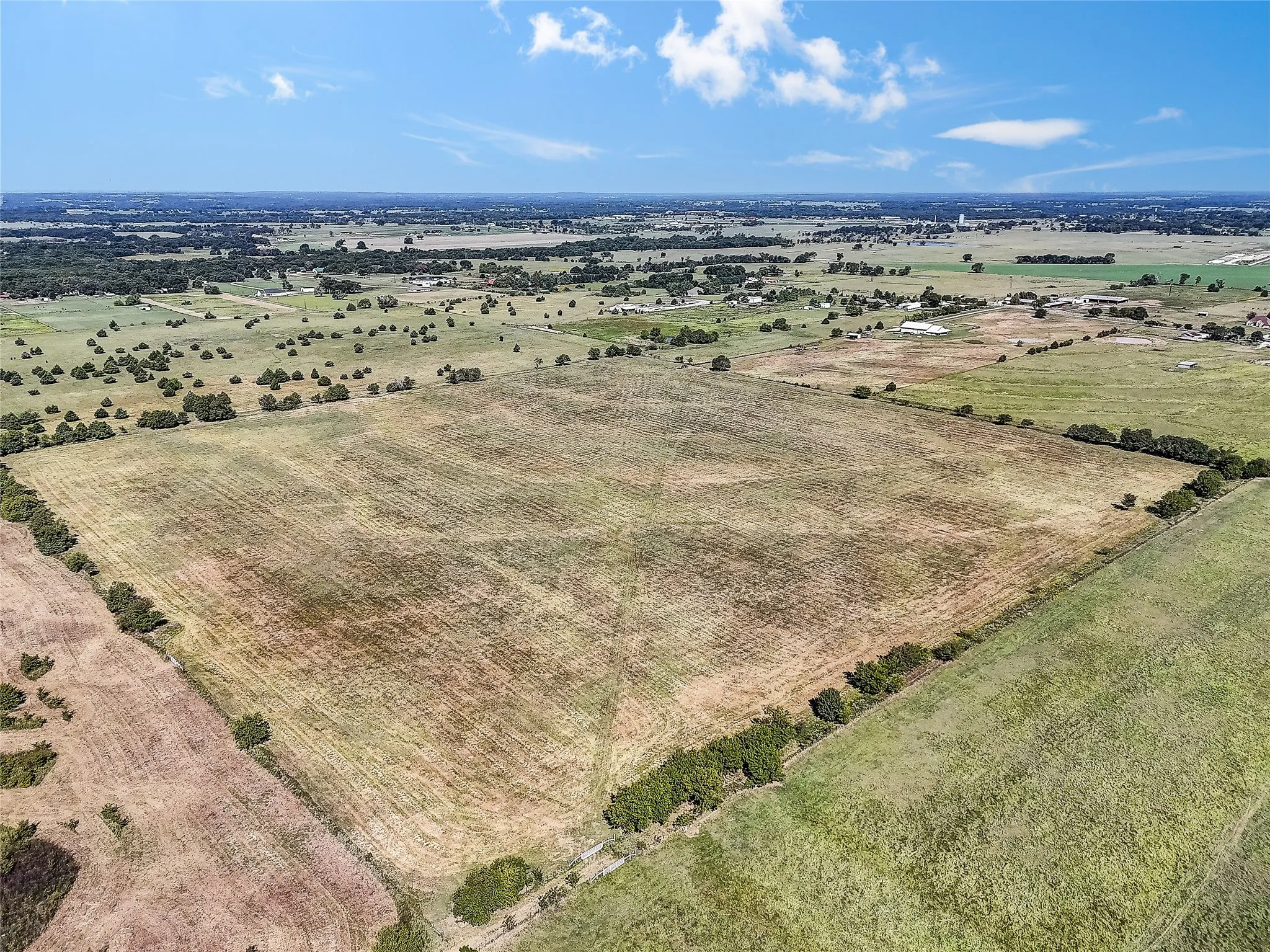 Farm For Sale in Grayson County , 808 W Line Road, Whitesboro, Texas 76273, 3 Bedrooms, 3 Bathrooms, Garage spaces, 2,000 Sqft, built in 2007, Preowned, Price $3,500,000, mls#21065085, Real Estate Agent in Whitesboro, Homes For Sale in Grayson county, Homes For Sale in Whitesboro, Realtor in Whitesboro Texas, Real Estate Brokerage Independent Realty Texas, Luminita Cordes Realtor