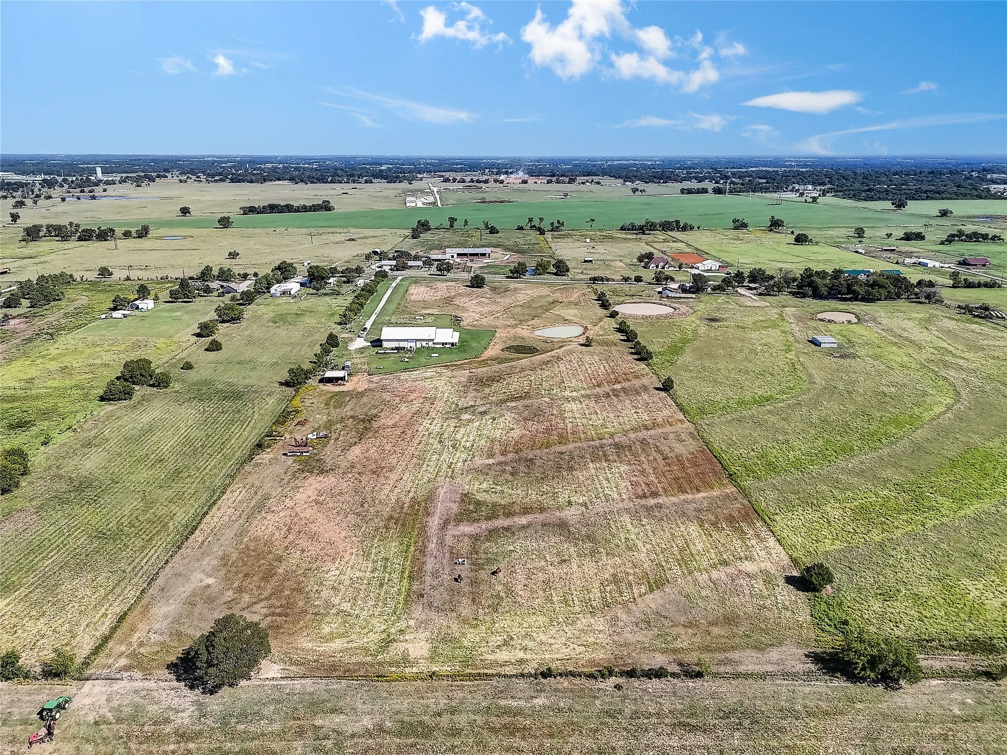Farm For Sale in Grayson County , 808 W Line Road, Whitesboro, Texas 76273, 3 Bedrooms, 3 Bathrooms, Garage spaces, 2,000 Sqft, built in 2007, Preowned, Price $3,500,000, mls#21065085, Real Estate Agent in Whitesboro, Homes For Sale in Grayson county, Homes For Sale in Whitesboro, Realtor in Whitesboro Texas, Real Estate Brokerage Independent Realty Texas, Luminita Cordes Realtor