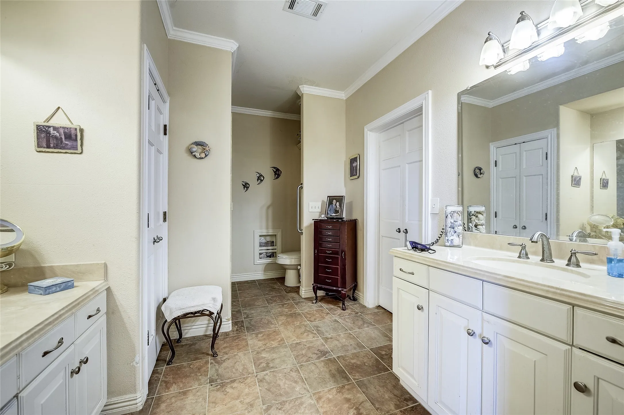 Farm For Sale in Grayson County , 808 W Line Road, Whitesboro, Texas 76273, 3 Bedrooms, 3 Bathrooms, Garage spaces, 2,000 Sqft, built in 2007, Preowned, Price $3,500,000, mls#21065085, Real Estate Agent in Whitesboro, Homes For Sale in Grayson county, Homes For Sale in Whitesboro, Realtor in Whitesboro Texas, Real Estate Brokerage Independent Realty Texas, Luminita Cordes Realtor