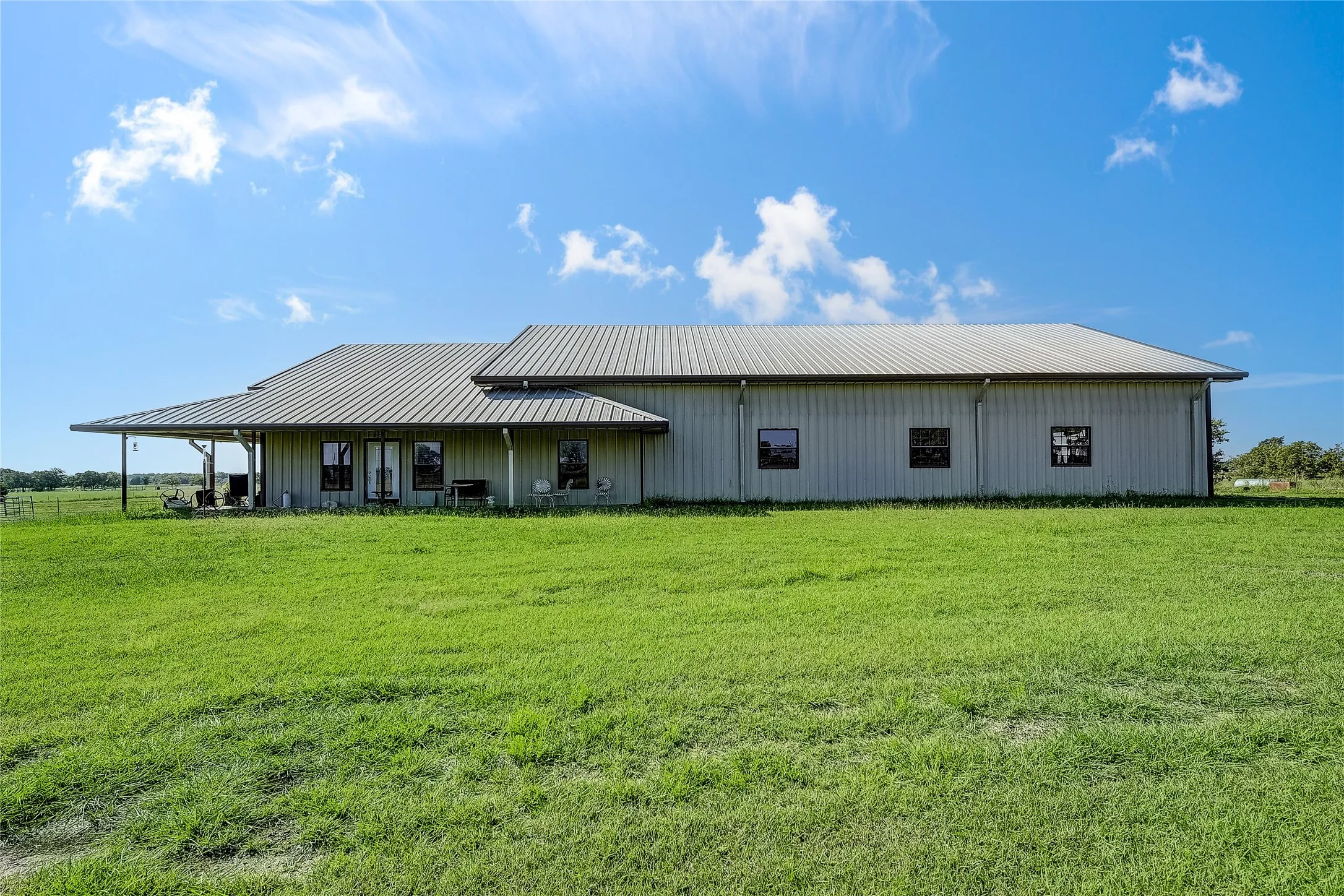 Farm For Sale in Grayson County , 808 W Line Road, Whitesboro, Texas 76273, 3 Bedrooms, 3 Bathrooms, Garage spaces, 2,000 Sqft, built in 2007, Preowned, Price $3,500,000, mls#21065085, Real Estate Agent in Whitesboro, Homes For Sale in Grayson county, Homes For Sale in Whitesboro, Realtor in Whitesboro Texas, Real Estate Brokerage Independent Realty Texas, Luminita Cordes Realtor