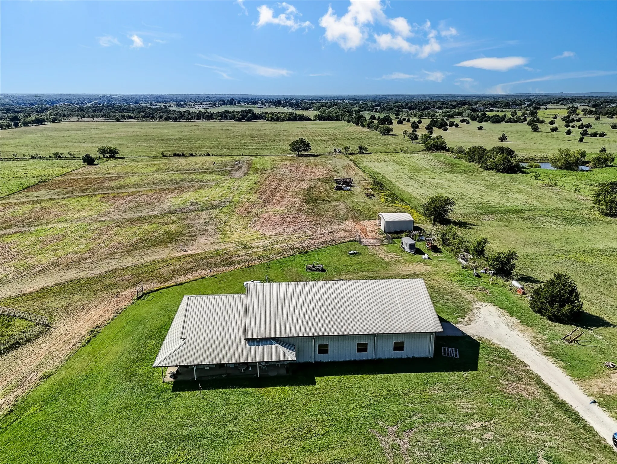 Farm For Sale in Grayson County , 808 W Line Road, Whitesboro, Texas 76273, 3 Bedrooms, 3 Bathrooms, Garage spaces, 2,000 Sqft, built in 2007, Preowned, Price $3,500,000, mls#21065085, Real Estate Agent in Whitesboro, Homes For Sale in Grayson county, Homes For Sale in Whitesboro, Realtor in Whitesboro Texas, Real Estate Brokerage Independent Realty Texas, Luminita Cordes Realtor