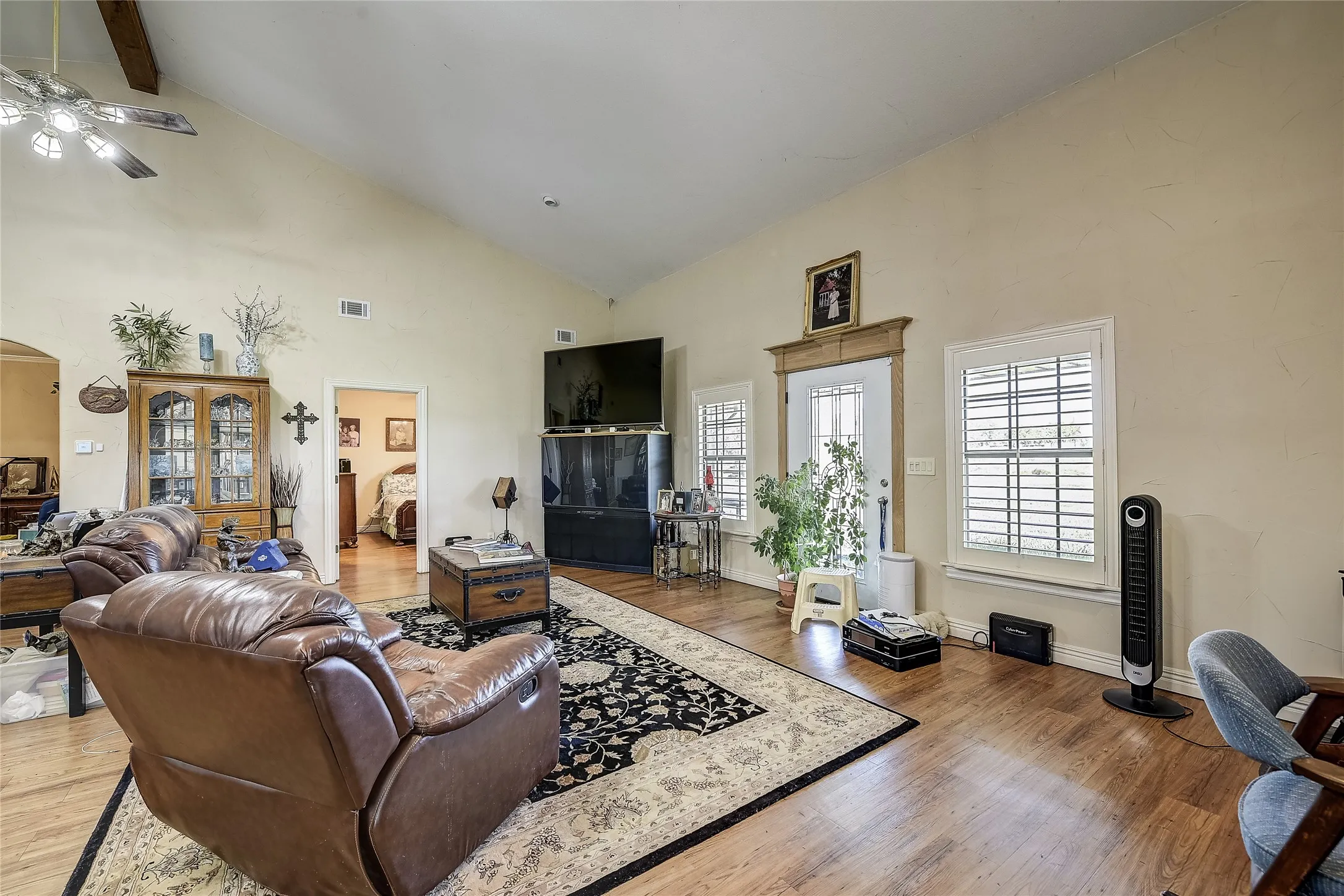 Farm For Sale in Grayson County , 808 W Line Road, Whitesboro, Texas 76273, 3 Bedrooms, 3 Bathrooms, Garage spaces, 2,000 Sqft, built in 2007, Preowned, Price $3,500,000, mls#21065085, Real Estate Agent in Whitesboro, Homes For Sale in Grayson county, Homes For Sale in Whitesboro, Realtor in Whitesboro Texas, Real Estate Brokerage Independent Realty Texas, Luminita Cordes Realtor