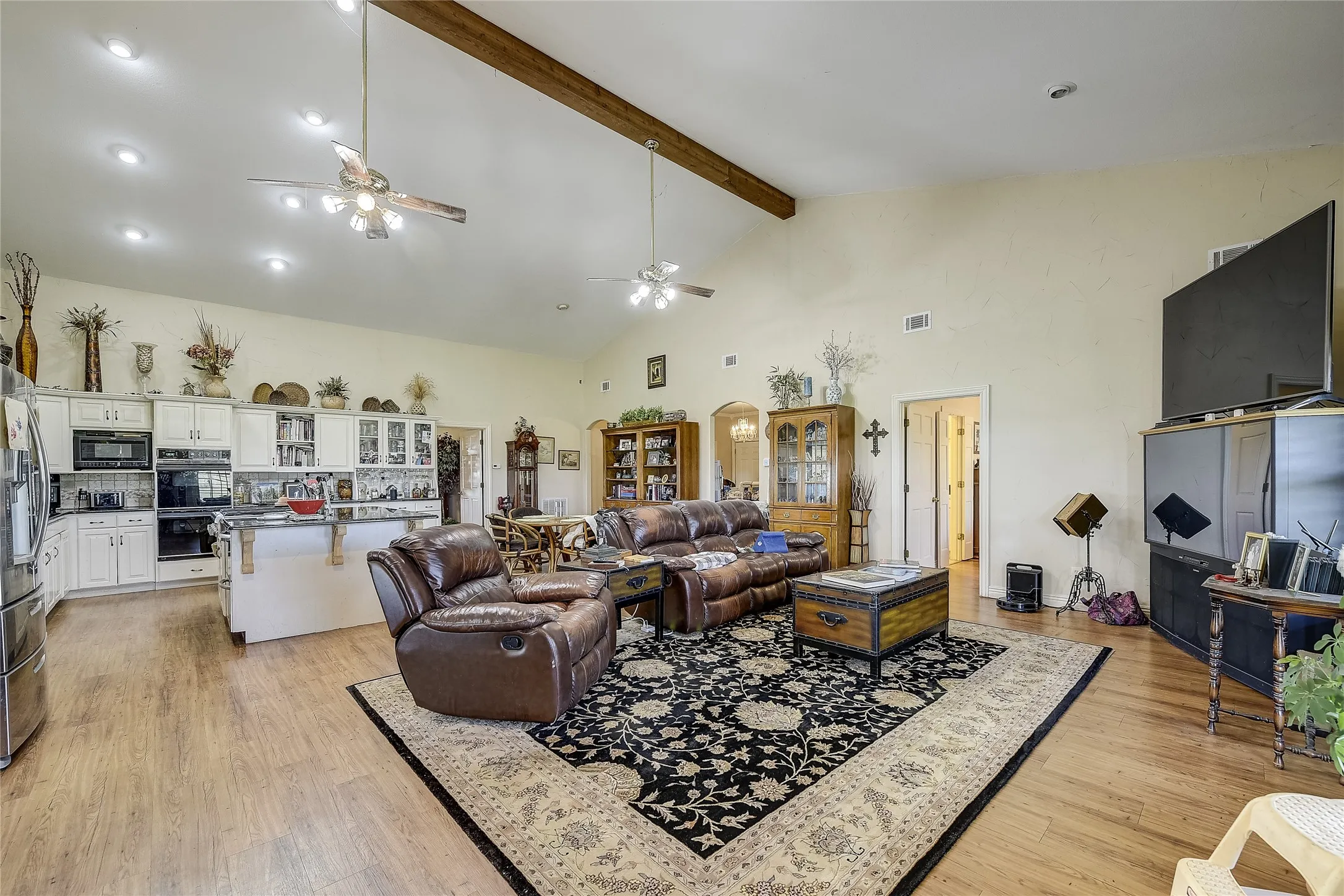 Farm For Sale in Grayson County , 808 W Line Road, Whitesboro, Texas 76273, 3 Bedrooms, 3 Bathrooms, Garage spaces, 2,000 Sqft, built in 2007, Preowned, Price $3,500,000, mls#21065085, Real Estate Agent in Whitesboro, Homes For Sale in Grayson county, Homes For Sale in Whitesboro, Realtor in Whitesboro Texas, Real Estate Brokerage Independent Realty Texas, Luminita Cordes Realtor