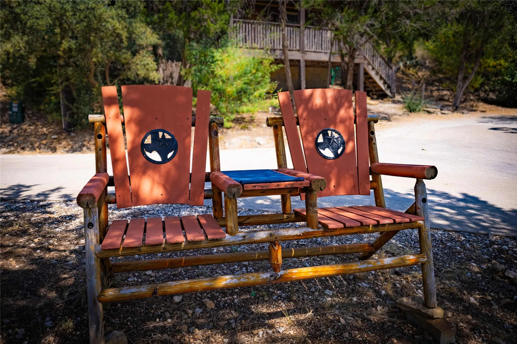 Relax in the shade ~ ideal spot for sharing a cup of coffee or a refreshing drink!