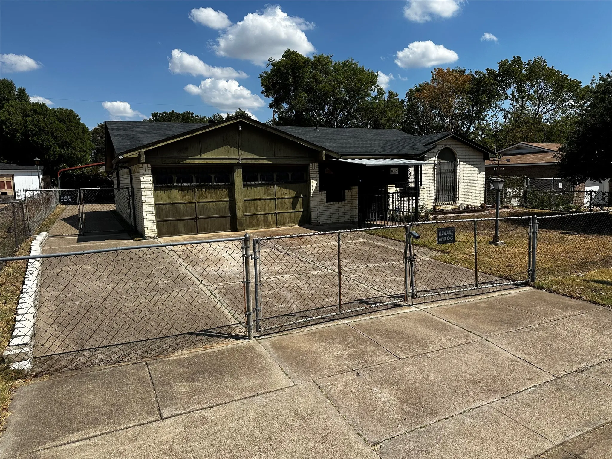 Single Family Residence For Sale in Tarrant County , 809 Lomo Street, Fort Worth, Texas 76110, 4 Bedroom, 2 Bathroom, Garage spaces, 1,503 Sqft, built in 1972, Preowned, mls#21059078, Real Estate Agent in Fort Worth, Homes For Sale in Tarrant county, Homes For Sale in Fort Worth, Realtor in Fort Worth Texas, Real Estate Brokerage Independent Realty Texas, Luminita Cordes Realtor