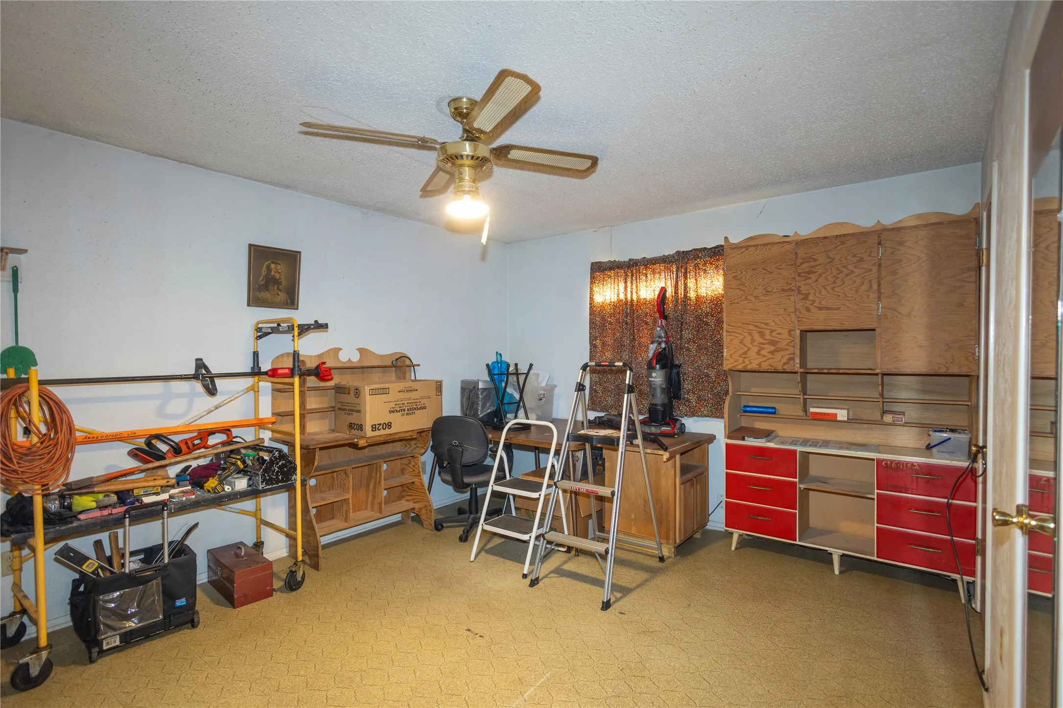 Single Family Residence For Sale in Tarrant County , 809 Lomo Street, Fort Worth, Texas 76110, 4 Bedroom, 2 Bathroom, Garage spaces, 1,503 Sqft, built in 1972, Preowned, mls#21059078, Real Estate Agent in Fort Worth, Homes For Sale in Tarrant county, Homes For Sale in Fort Worth, Realtor in Fort Worth Texas, Real Estate Brokerage Independent Realty Texas, Luminita Cordes Realtor