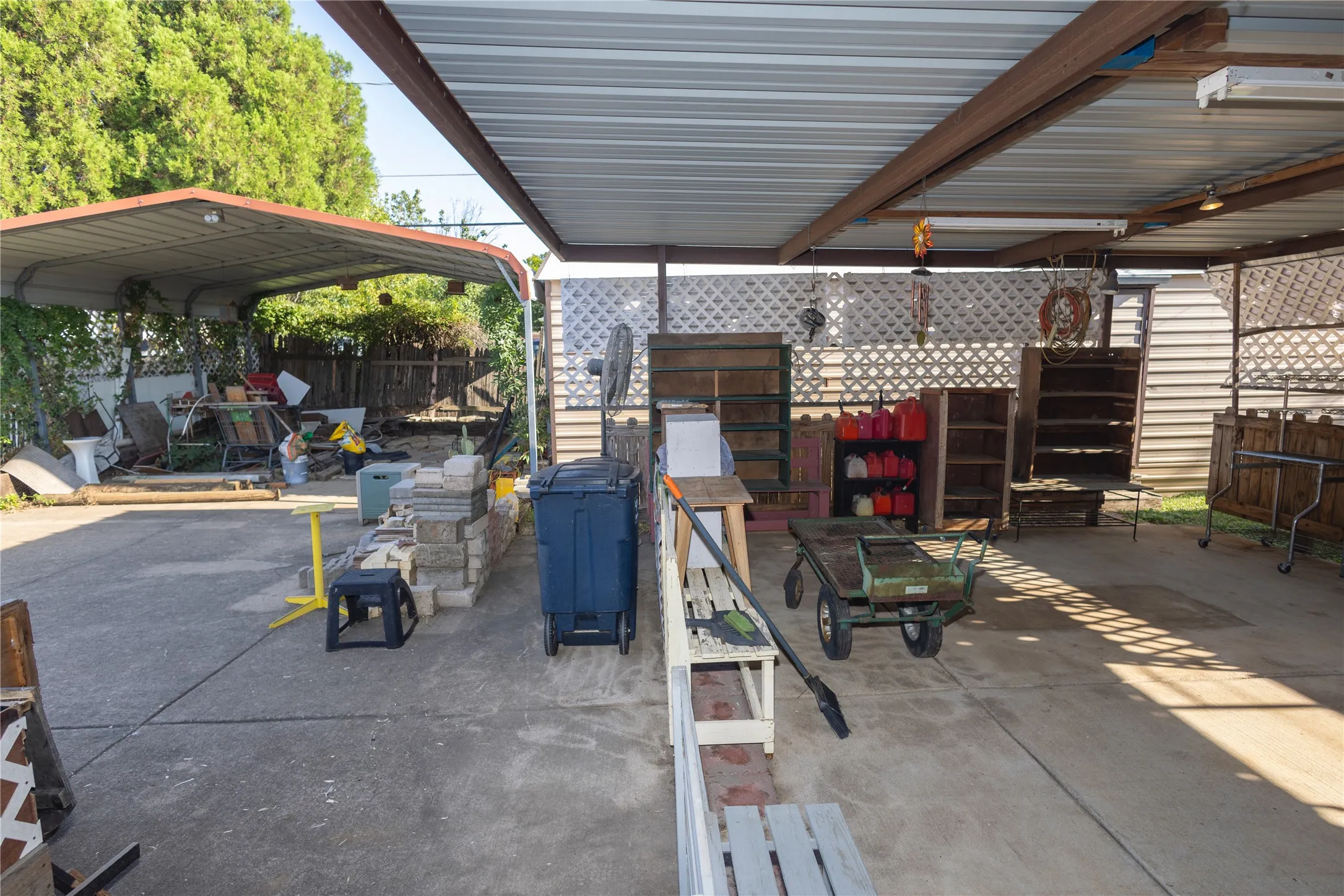 Single Family Residence For Sale in Tarrant County , 809 Lomo Street, Fort Worth, Texas 76110, 4 Bedroom, 2 Bathroom, Garage spaces, 1,503 Sqft, built in 1972, Preowned, mls#21059078, Real Estate Agent in Fort Worth, Homes For Sale in Tarrant county, Homes For Sale in Fort Worth, Realtor in Fort Worth Texas, Real Estate Brokerage Independent Realty Texas, Luminita Cordes Realtor