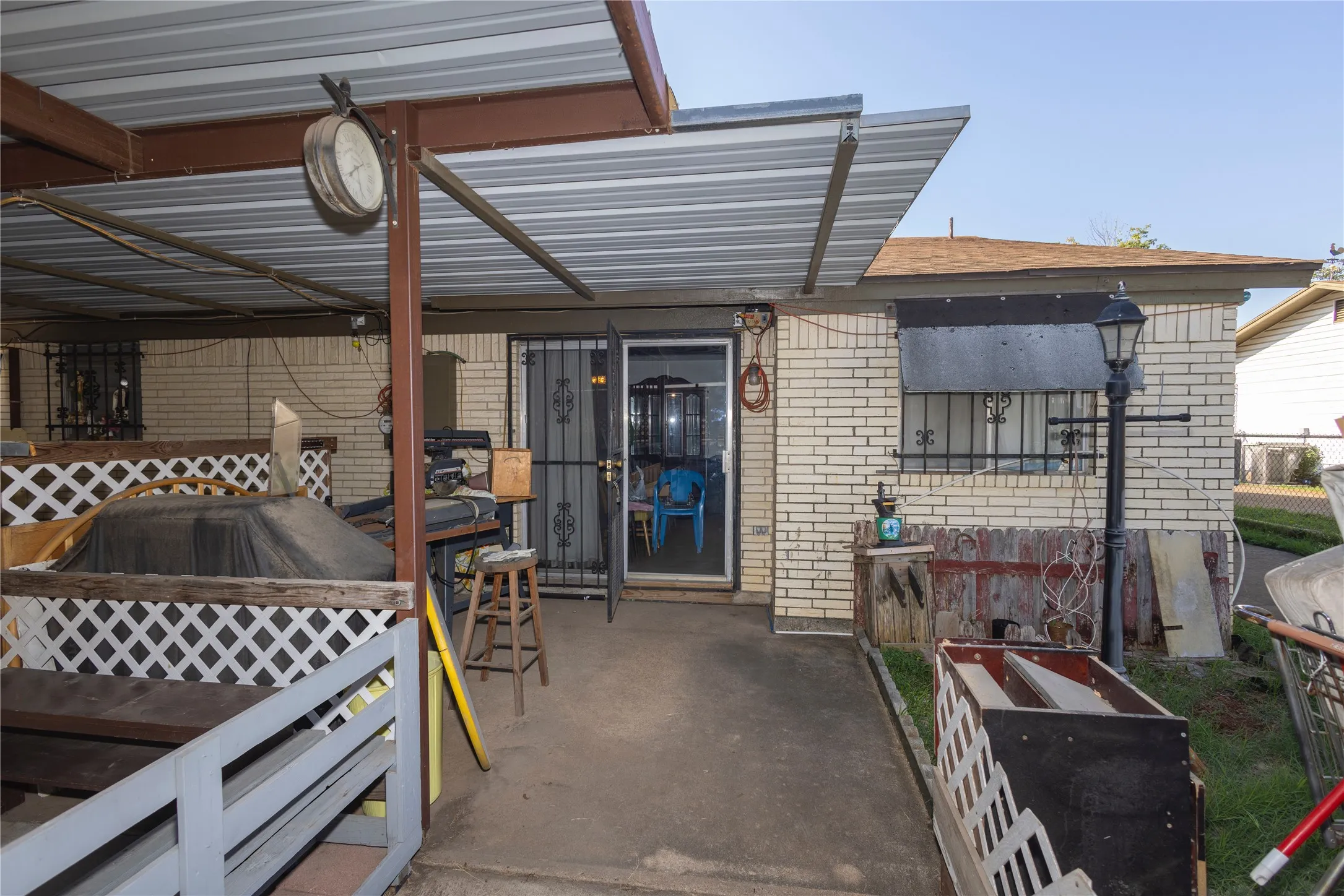 Single Family Residence For Sale in Tarrant County , 809 Lomo Street, Fort Worth, Texas 76110, 4 Bedroom, 2 Bathroom, Garage spaces, 1,503 Sqft, built in 1972, Preowned, mls#21059078, Real Estate Agent in Fort Worth, Homes For Sale in Tarrant county, Homes For Sale in Fort Worth, Realtor in Fort Worth Texas, Real Estate Brokerage Independent Realty Texas, Luminita Cordes Realtor
