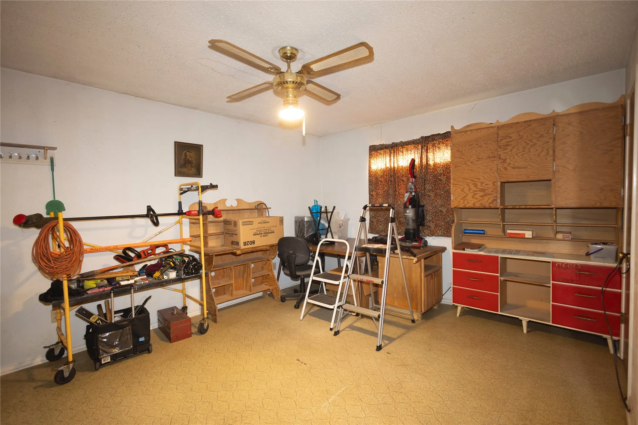 Single Family Residence For Sale in Tarrant County , 809 Lomo Street, Fort Worth, Texas 76110, 4 Bedroom, 2 Bathroom, Garage spaces, 1,503 Sqft, built in 1972, Preowned, mls#21059078, Real Estate Agent in Fort Worth, Homes For Sale in Tarrant county, Homes For Sale in Fort Worth, Realtor in Fort Worth Texas, Real Estate Brokerage Independent Realty Texas, Luminita Cordes Realtor