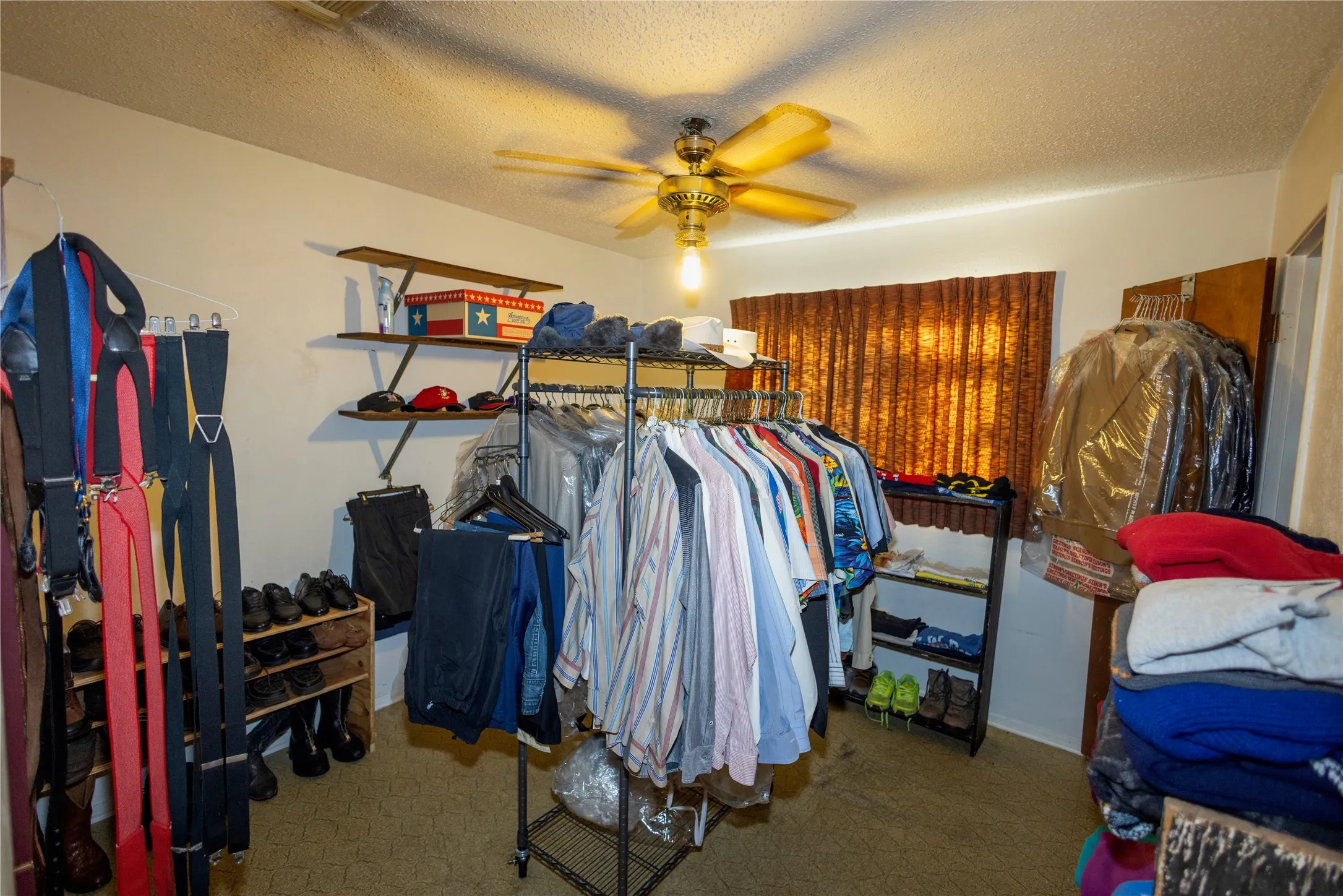 Single Family Residence For Sale in Tarrant County , 809 Lomo Street, Fort Worth, Texas 76110, 4 Bedroom, 2 Bathroom, Garage spaces, 1,503 Sqft, built in 1972, Preowned, mls#21059078, Real Estate Agent in Fort Worth, Homes For Sale in Tarrant county, Homes For Sale in Fort Worth, Realtor in Fort Worth Texas, Real Estate Brokerage Independent Realty Texas, Luminita Cordes Realtor