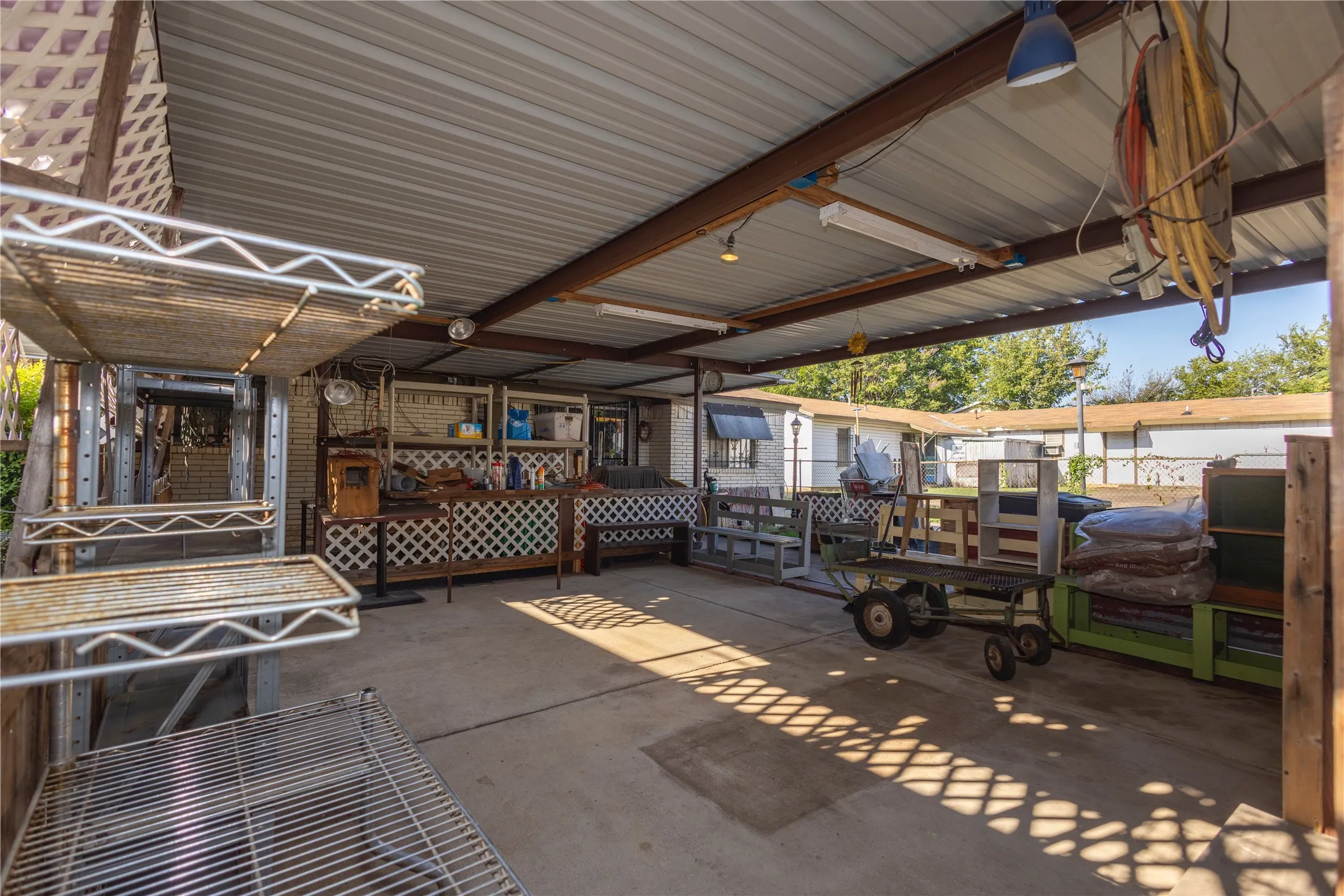 Single Family Residence For Sale in Tarrant County , 809 Lomo Street, Fort Worth, Texas 76110, 4 Bedroom, 2 Bathroom, Garage spaces, 1,503 Sqft, built in 1972, Preowned, mls#21059078, Real Estate Agent in Fort Worth, Homes For Sale in Tarrant county, Homes For Sale in Fort Worth, Realtor in Fort Worth Texas, Real Estate Brokerage Independent Realty Texas, Luminita Cordes Realtor