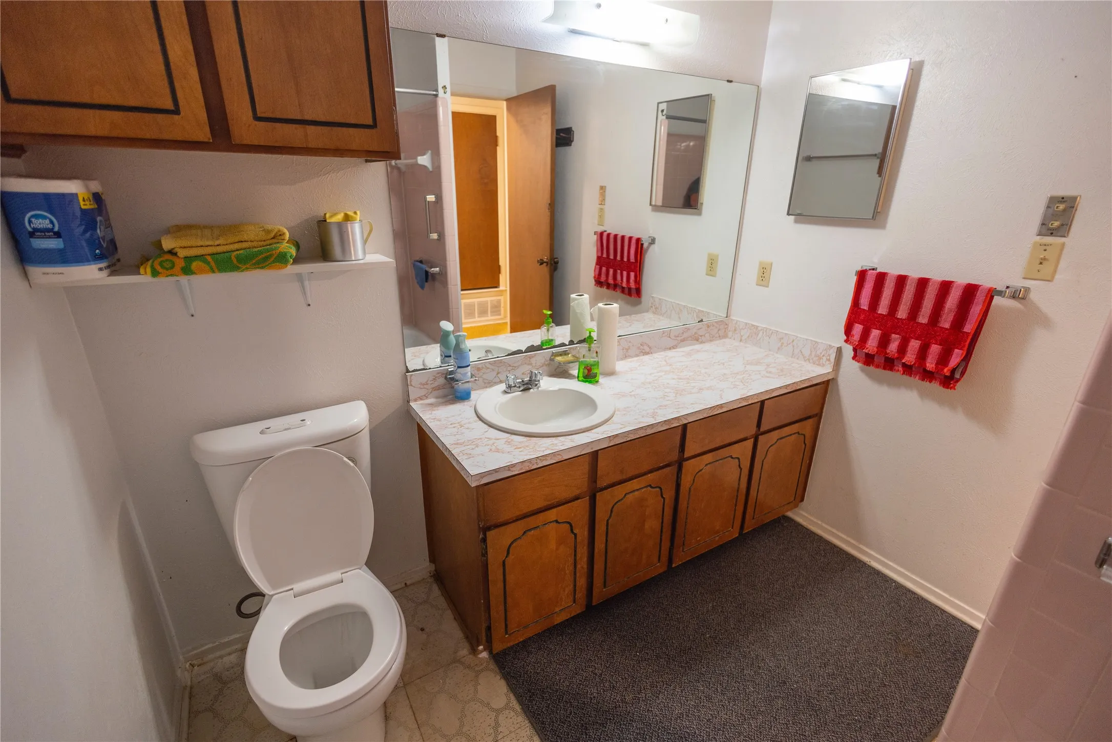Single Family Residence For Sale in Tarrant County , 809 Lomo Street, Fort Worth, Texas 76110, 4 Bedroom, 2 Bathroom, Garage spaces, 1,503 Sqft, built in 1972, Preowned, mls#21059078, Real Estate Agent in Fort Worth, Homes For Sale in Tarrant county, Homes For Sale in Fort Worth, Realtor in Fort Worth Texas, Real Estate Brokerage Independent Realty Texas, Luminita Cordes Realtor