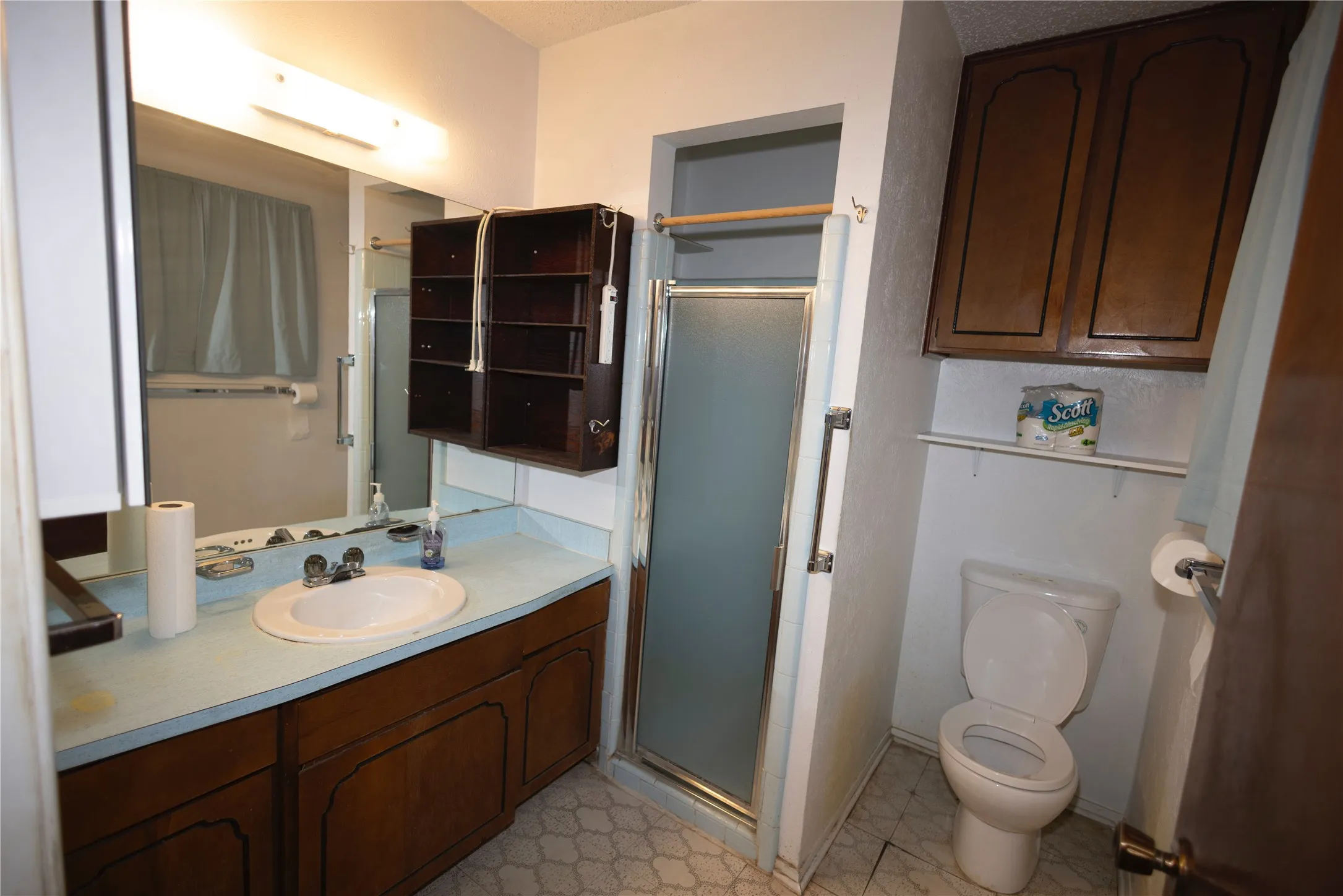 Single Family Residence For Sale in Tarrant County , 809 Lomo Street, Fort Worth, Texas 76110, 4 Bedroom, 2 Bathroom, Garage spaces, 1,503 Sqft, built in 1972, Preowned, mls#21059078, Real Estate Agent in Fort Worth, Homes For Sale in Tarrant county, Homes For Sale in Fort Worth, Realtor in Fort Worth Texas, Real Estate Brokerage Independent Realty Texas, Luminita Cordes Realtor