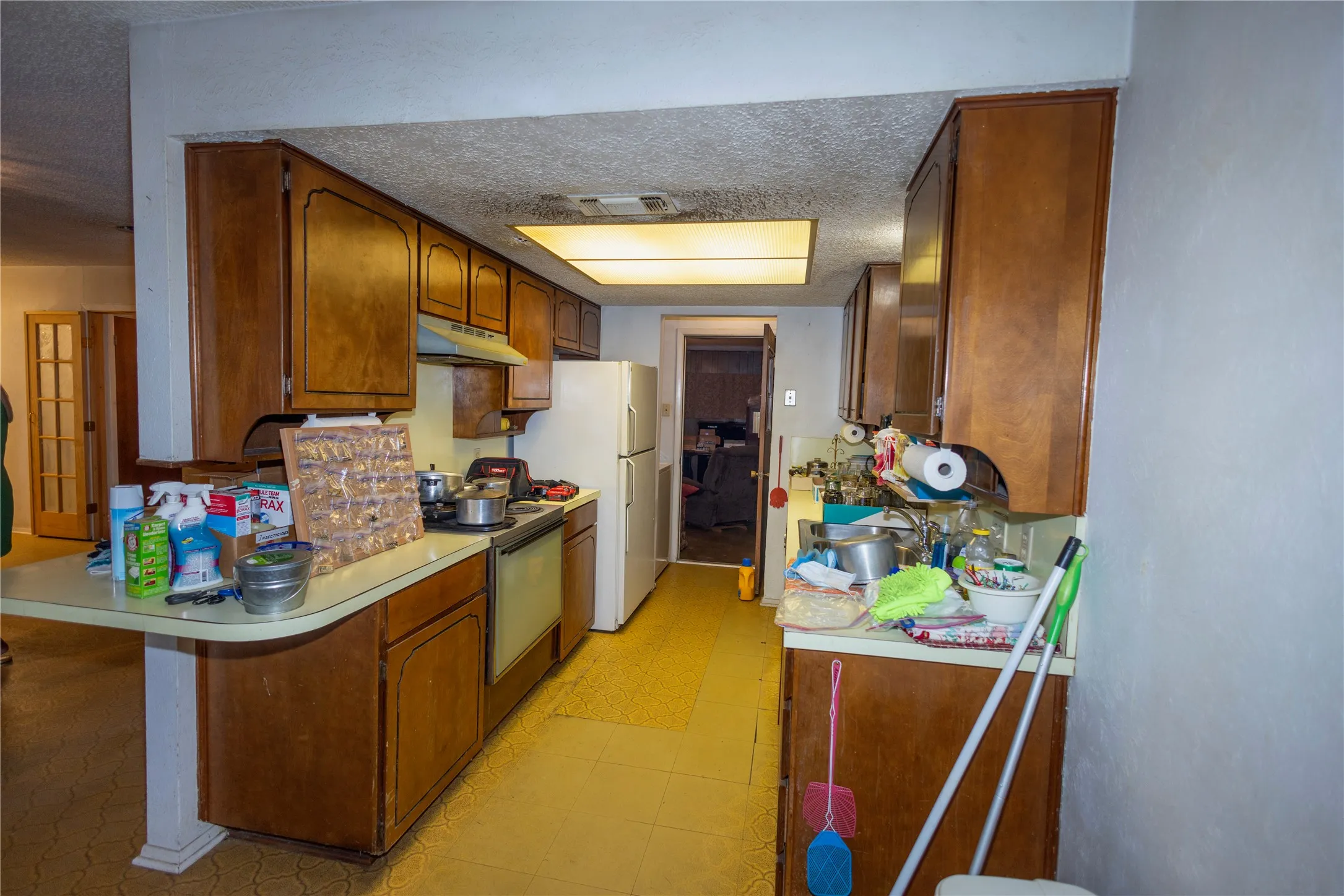 Single Family Residence For Sale in Tarrant County , 809 Lomo Street, Fort Worth, Texas 76110, 4 Bedroom, 2 Bathroom, Garage spaces, 1,503 Sqft, built in 1972, Preowned, mls#21059078, Real Estate Agent in Fort Worth, Homes For Sale in Tarrant county, Homes For Sale in Fort Worth, Realtor in Fort Worth Texas, Real Estate Brokerage Independent Realty Texas, Luminita Cordes Realtor