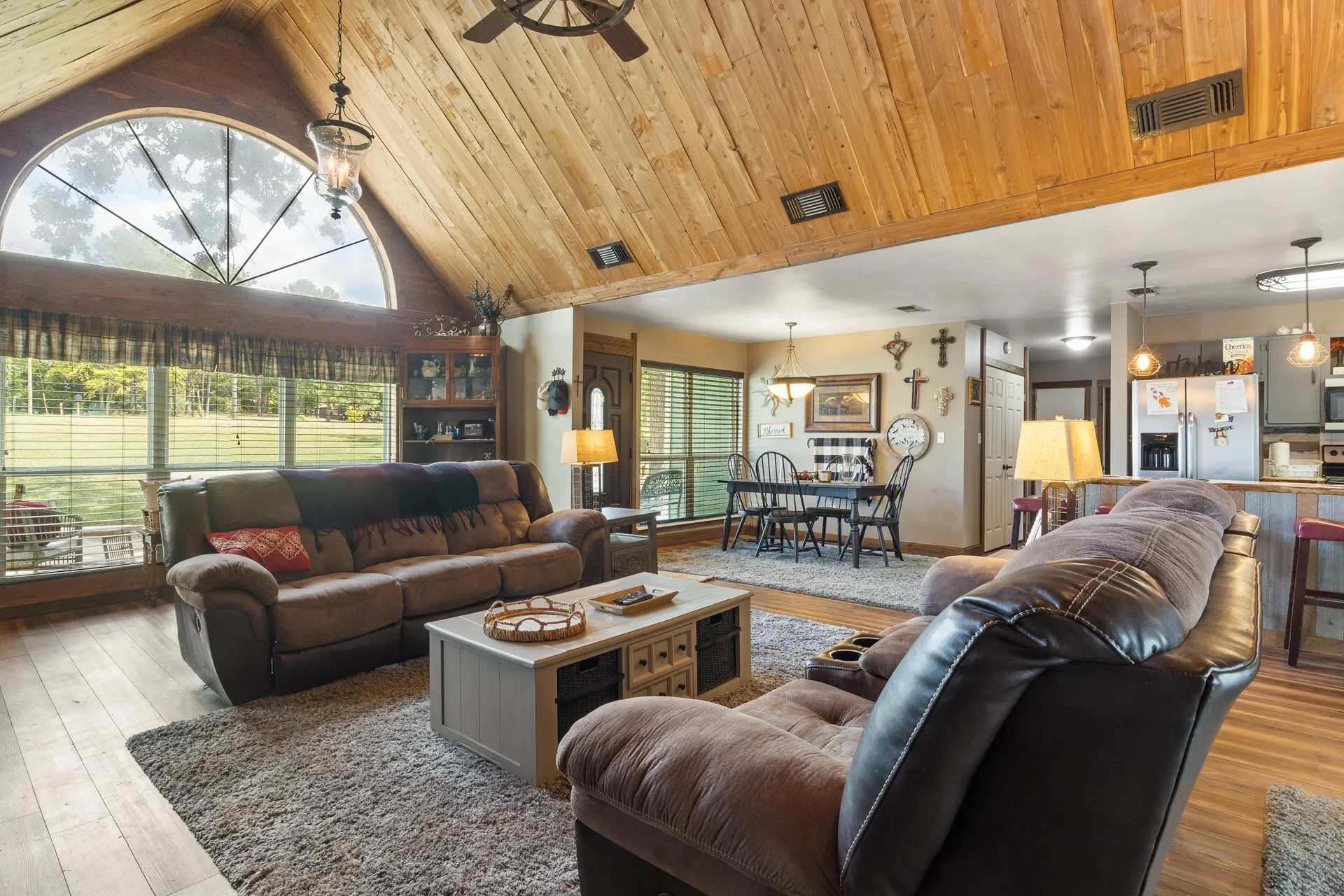 Single Family Residence For Sale in Titus County , 490 FM 1735, Mt Pleasant, Texas 75455, 2 Bedroom, 2 Bathroom, 1 Garage spaces, 1,360 Sqft, built in 2000, Price $250,000, mls#21065871, Real Estate Agent in Mt Pleasant, Homes For Sale in Titus county, Homes For Sale in Mt Pleasant, Realtor in Mt Pleasant Texas, Real Estate Brokerage Independent Realty Texas, Luminita Cordes Realtor