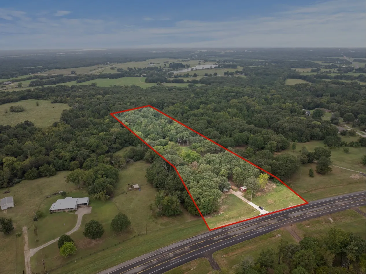 Single Family Residence For Sale in Titus County , 490 FM 1735, Mt Pleasant, Texas 75455, 2 Bedroom, 2 Bathroom, 1 Garage spaces, 1,360 Sqft, built in 2000, Price $250,000, mls#21065871, Real Estate Agent in Mt Pleasant, Homes For Sale in Titus county, Homes For Sale in Mt Pleasant, Realtor in Mt Pleasant Texas, Real Estate Brokerage Independent Realty Texas, Luminita Cordes Realtor