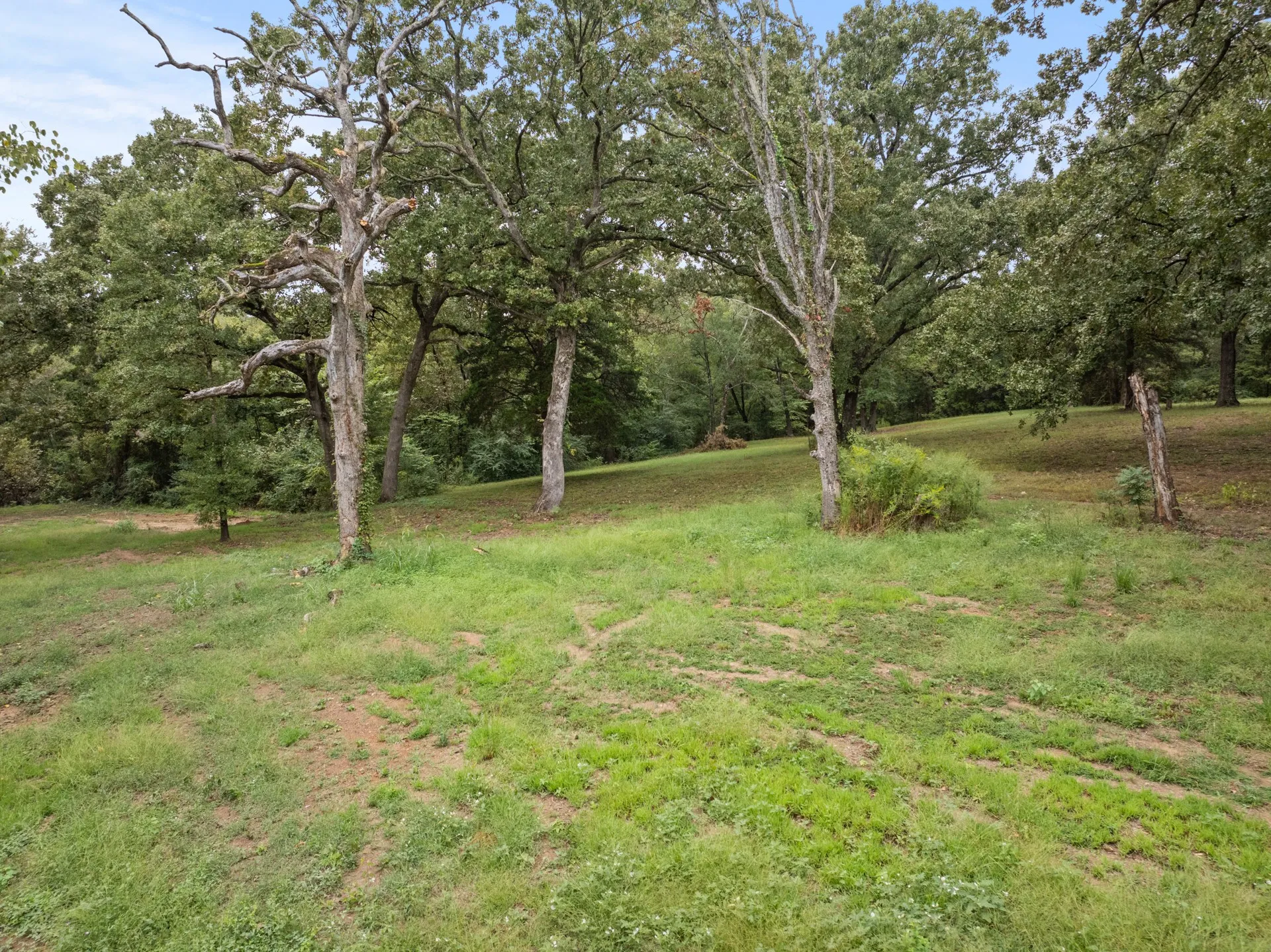 Single Family Residence For Sale in Titus County , 490 FM 1735, Mt Pleasant, Texas 75455, 2 Bedroom, 2 Bathroom, 1 Garage spaces, 1,360 Sqft, built in 2000, Price $250,000, mls#21065871, Real Estate Agent in Mt Pleasant, Homes For Sale in Titus county, Homes For Sale in Mt Pleasant, Realtor in Mt Pleasant Texas, Real Estate Brokerage Independent Realty Texas, Luminita Cordes Realtor