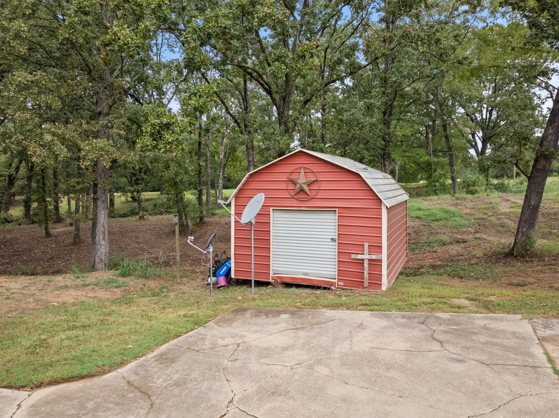 Single Family Residence For Sale in Titus County , 490 FM 1735, Mt Pleasant, Texas 75455, 2 Bedroom, 2 Bathroom, 1 Garage spaces, 1,360 Sqft, built in 2000, Price $250,000, mls#21065871, Real Estate Agent in Mt Pleasant, Homes For Sale in Titus county, Homes For Sale in Mt Pleasant, Realtor in Mt Pleasant Texas, Real Estate Brokerage Independent Realty Texas, Luminita Cordes Realtor