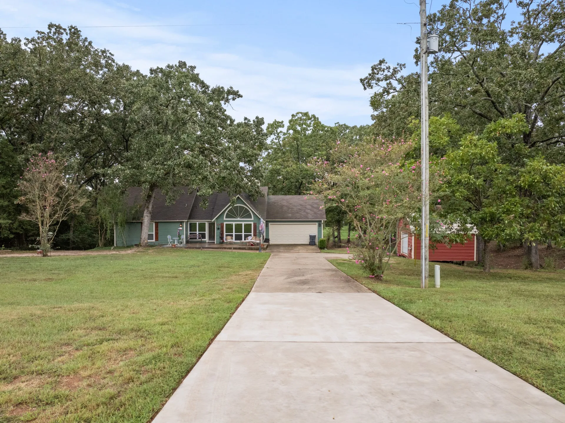 Single Family Residence For Sale in Titus County , 490 FM 1735, Mt Pleasant, Texas 75455, 2 Bedroom, 2 Bathroom, 1 Garage spaces, 1,360 Sqft, built in 2000, Price $250,000, mls#21065871, Real Estate Agent in Mt Pleasant, Homes For Sale in Titus county, Homes For Sale in Mt Pleasant, Realtor in Mt Pleasant Texas, Real Estate Brokerage Independent Realty Texas, Luminita Cordes Realtor