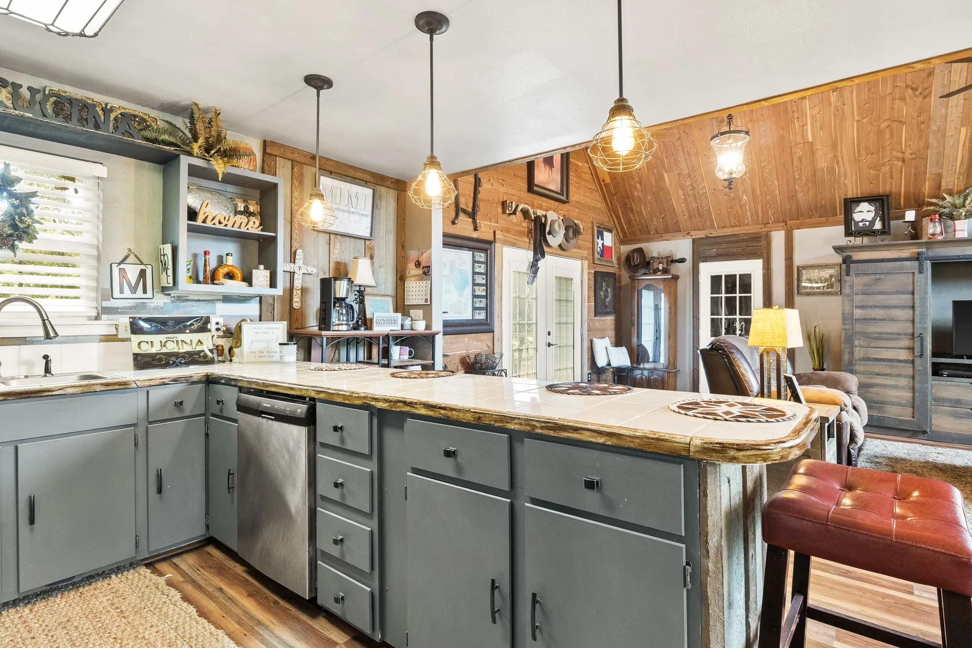 Single Family Residence For Sale in Titus County , 490 FM 1735, Mt Pleasant, Texas 75455, 2 Bedroom, 2 Bathroom, 1 Garage spaces, 1,360 Sqft, built in 2000, Price $250,000, mls#21065871, Real Estate Agent in Mt Pleasant, Homes For Sale in Titus county, Homes For Sale in Mt Pleasant, Realtor in Mt Pleasant Texas, Real Estate Brokerage Independent Realty Texas, Luminita Cordes Realtor