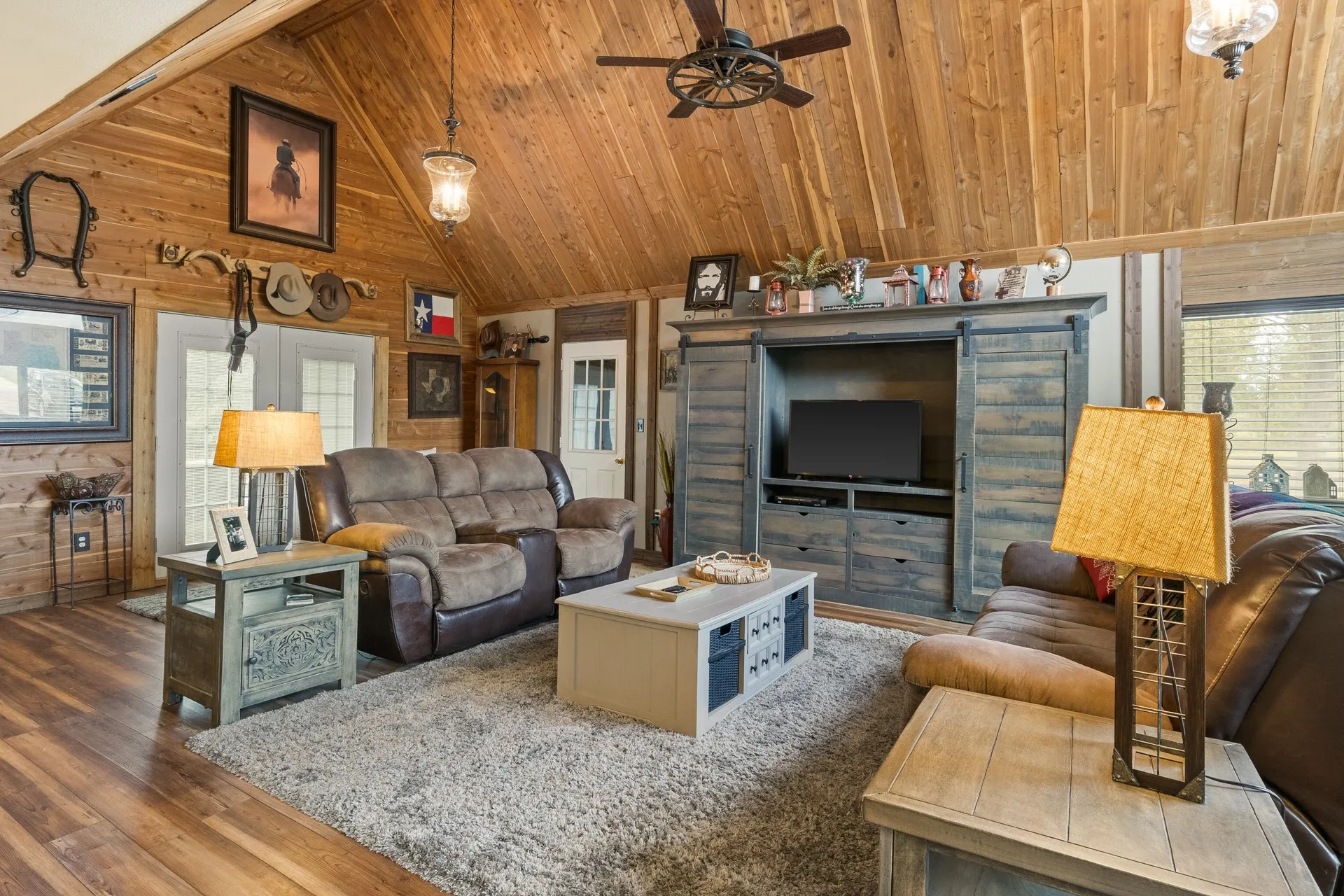 Single Family Residence For Sale in Titus County , 490 FM 1735, Mt Pleasant, Texas 75455, 2 Bedroom, 2 Bathroom, 1 Garage spaces, 1,360 Sqft, built in 2000, Price $250,000, mls#21065871, Real Estate Agent in Mt Pleasant, Homes For Sale in Titus county, Homes For Sale in Mt Pleasant, Realtor in Mt Pleasant Texas, Real Estate Brokerage Independent Realty Texas, Luminita Cordes Realtor